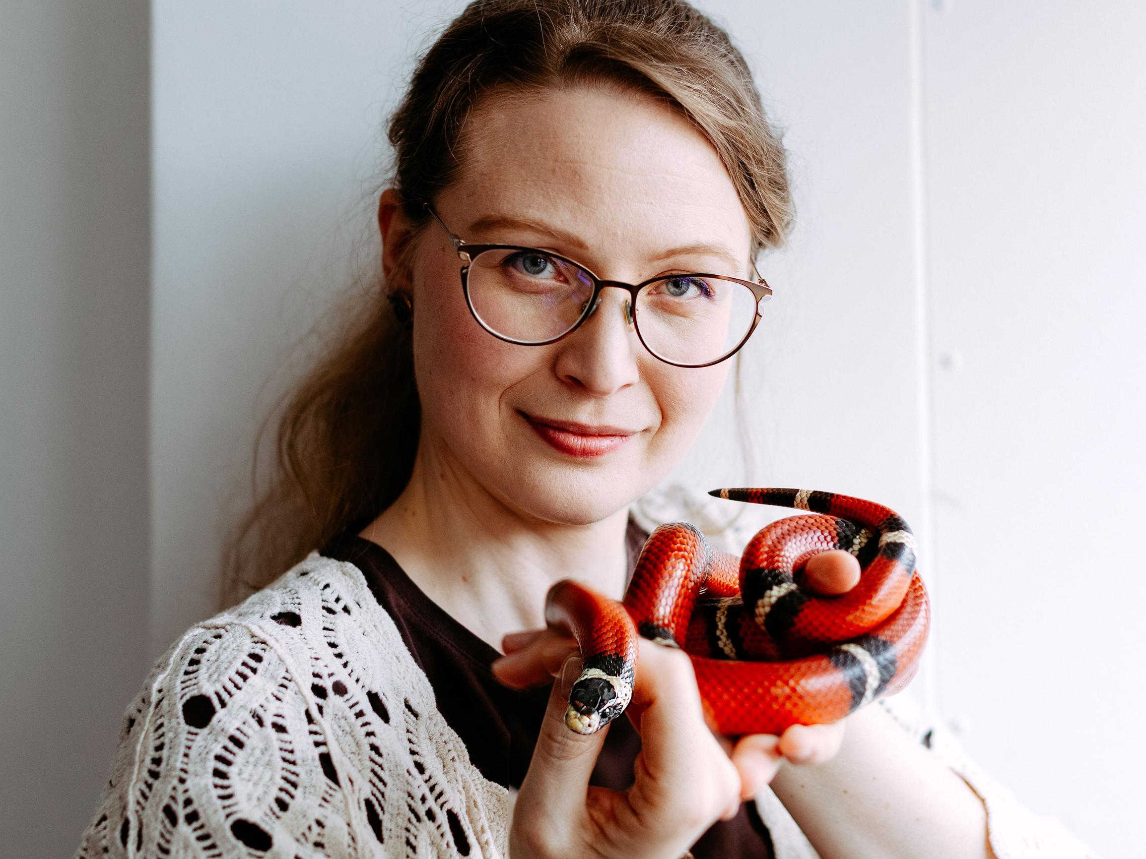 Miksi somessa kuohahti raivo Lucia-neidosta ja nuorten seksikirjasta? Kerttu Seppälä neuvoo, mitä tehdä, kun liskoaivot ottavat vallan