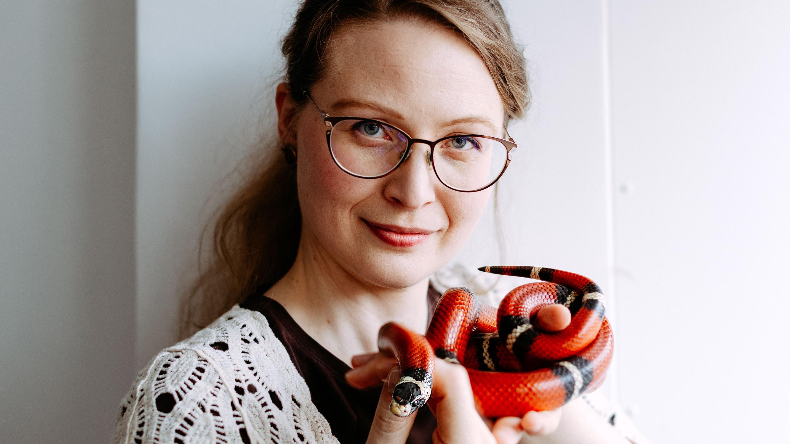 Miksi somessa kuohahti raivo Lucia-neidosta ja nuorten seksikirjasta? Kerttu Seppälä neuvoo, mitä tehdä, kun liskoaivot ottavat vallan