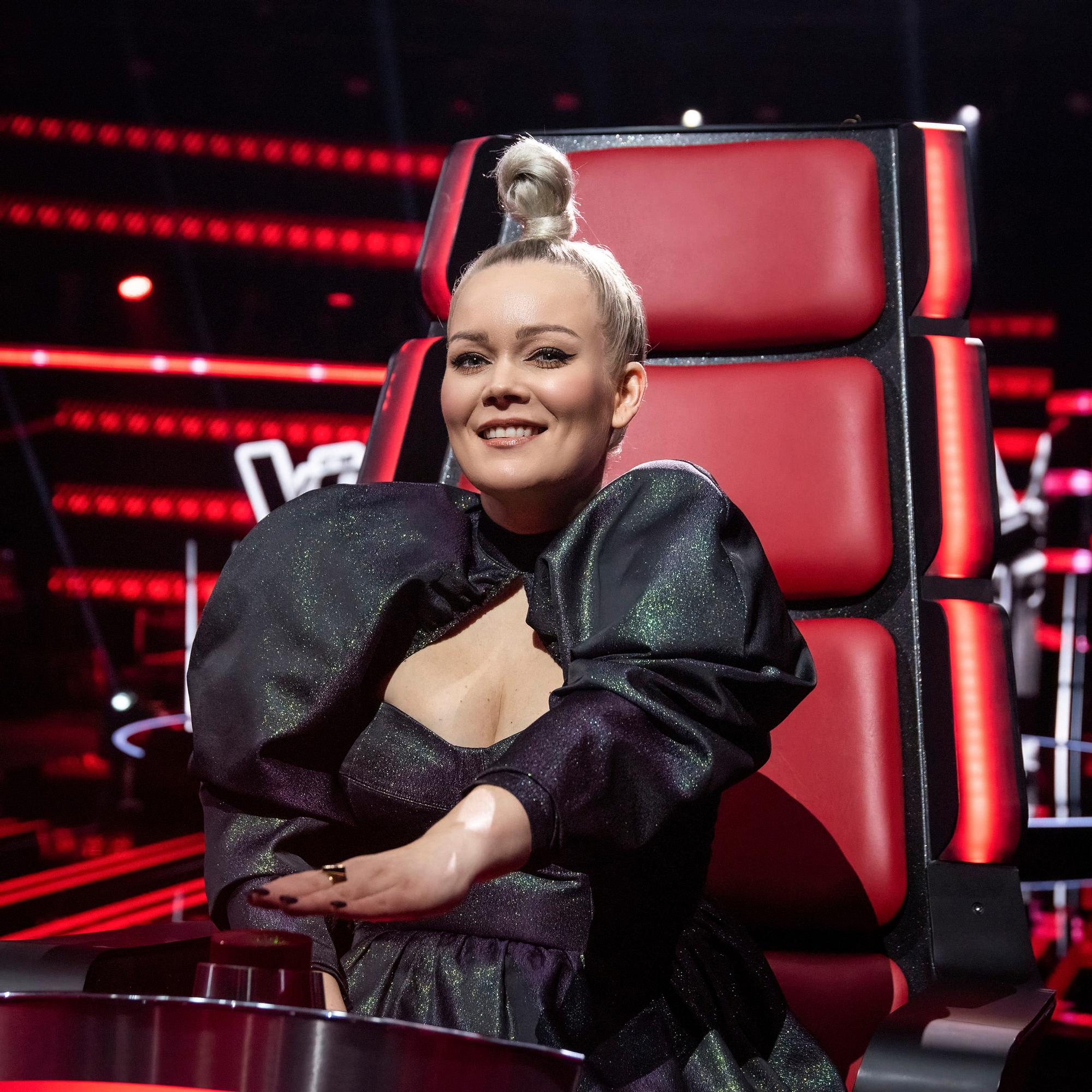 Voice-valmentaja Anna Puu hehkuu vauvaonnea: ”Hän on suloinen, syntyi luomuna kuten esikoinenkin – näin ne esiäiditkin ovat synnyttäneet”