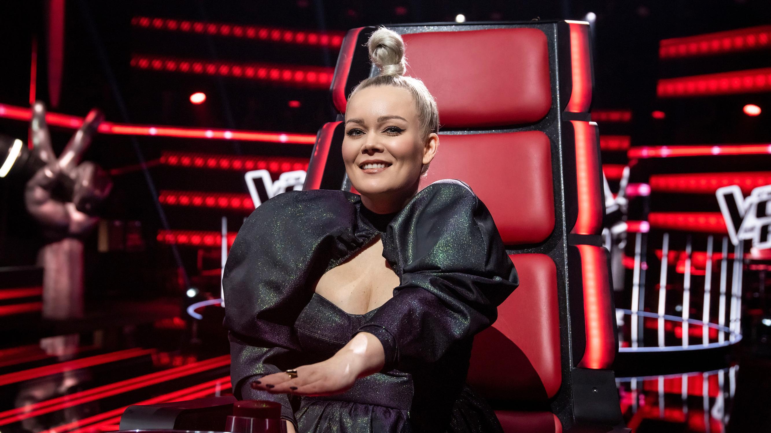 Voice-valmentaja Anna Puu hehkuu vauvaonnea: ”Hän on suloinen, syntyi luomuna kuten esikoinenkin – näin ne esiäiditkin ovat synnyttäneet”