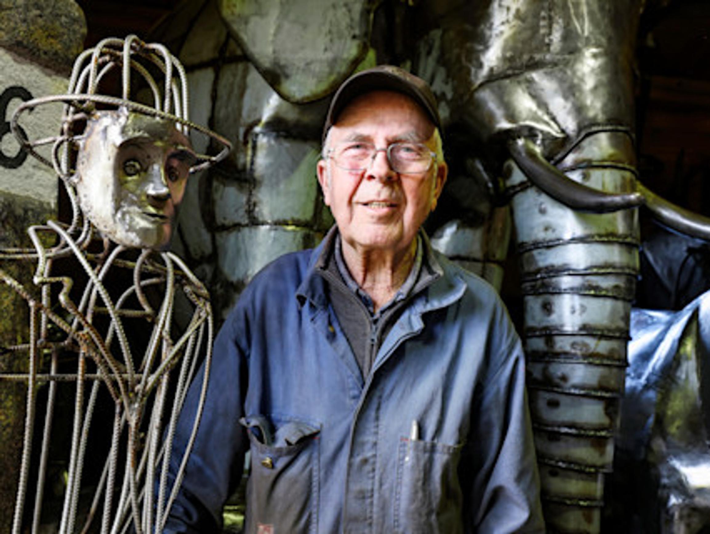 Kintaudella ei arastella ruosteista peltiä, moottoriöljyä tai pakokaasua – Täällä on koottu suuri osa suomalaisten filmien vanhoista autoista