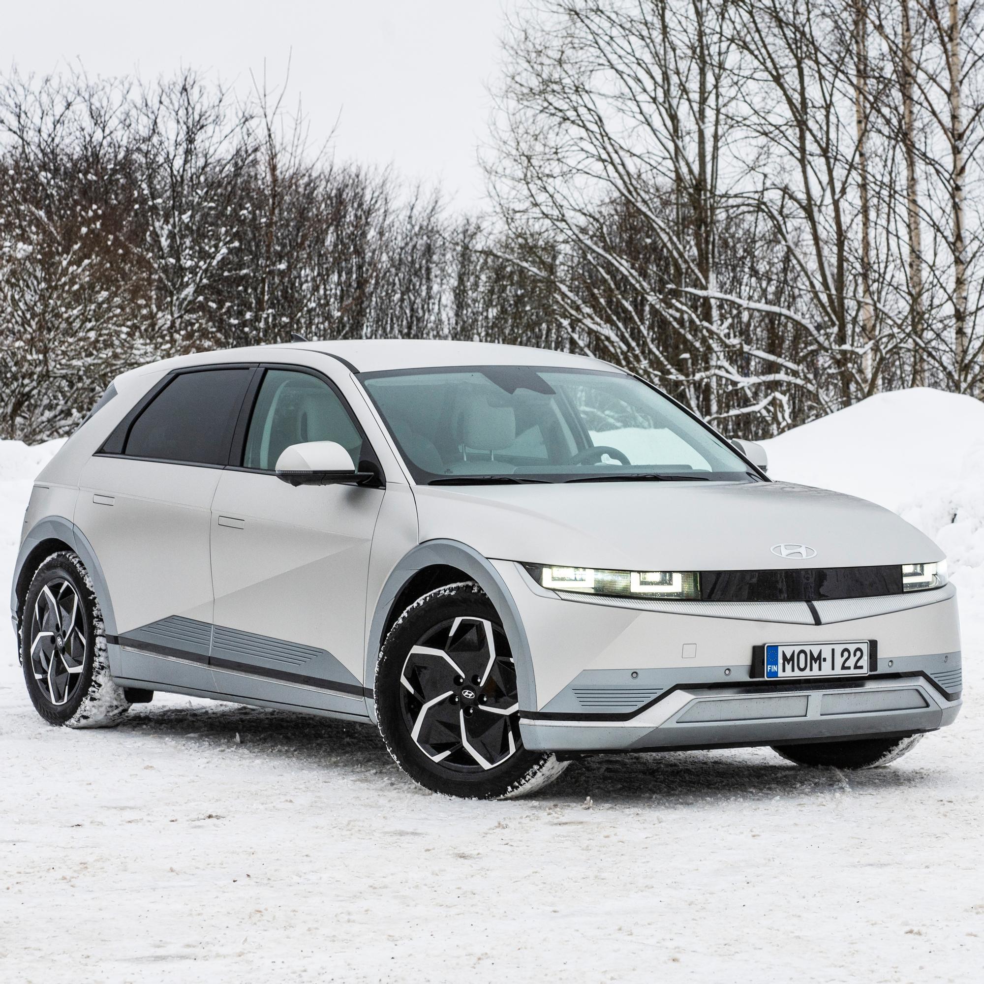 Hyundai Ioniq 5 – Pätevästi päivitetty – Kiitämme latausta, moitimme ohjausta
