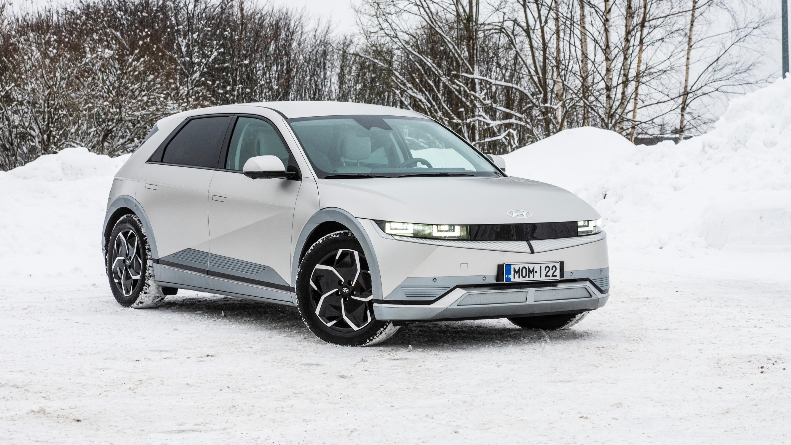 Hyundai Ioniq 5 – Pätevästi päivitetty – Kiitämme latausta, moitimme ohjausta