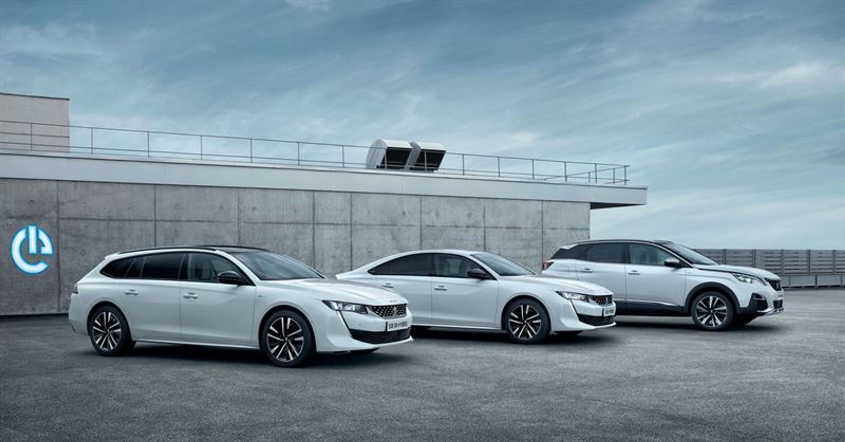 Peugeot vyöryttää lataushybridejä - Suomen hinnat julkaistu