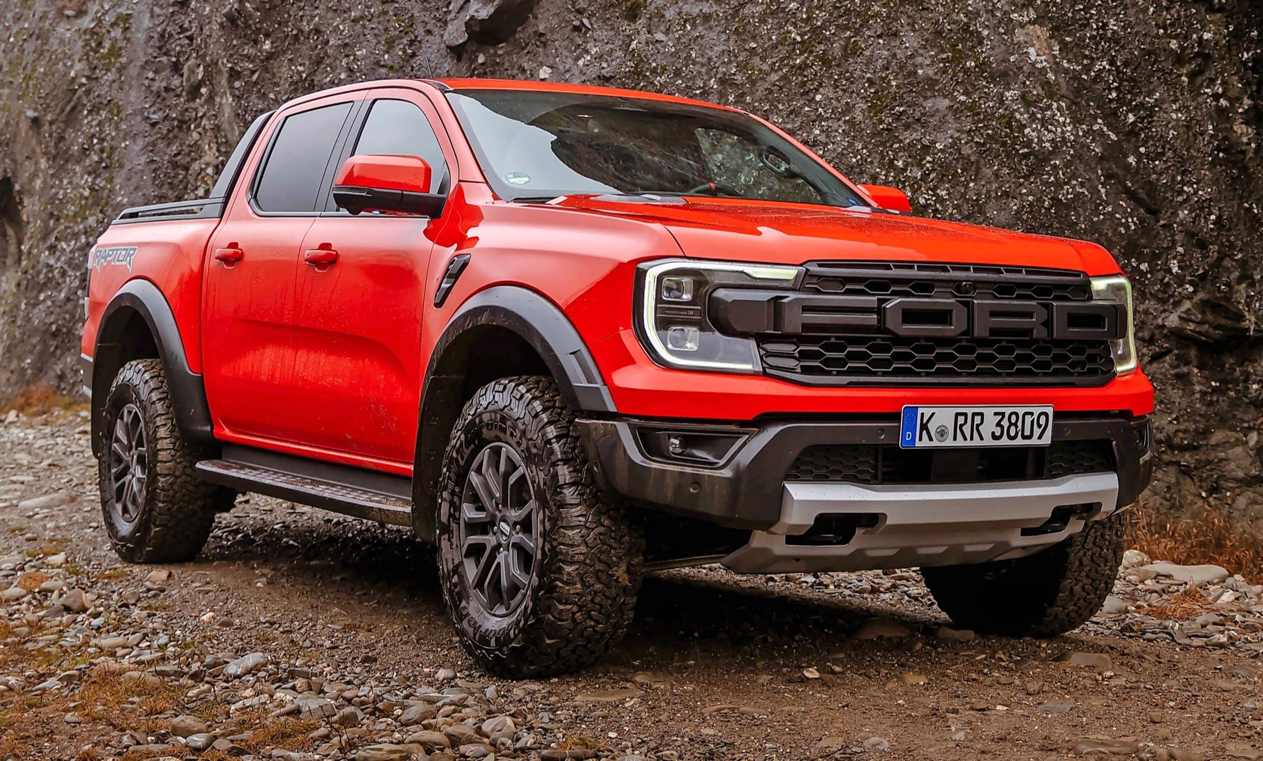 Ford Ranger. Tässä on yksi tämän hetken karismaattisimmista lava-autoista. Ihme ja kumma, Rangerit valmistetaan Etelä-Afrikassa.