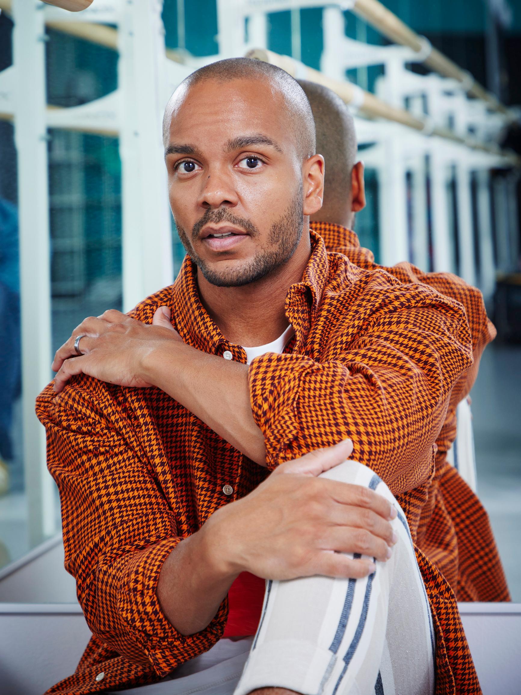 Fiksu opettaja teki Ernest Lawsonista koulunäytelmän prinssin – ”Erkku pärjää, mutta ei itse ikinä vapaaehtoisesti ilmoittautuisi”