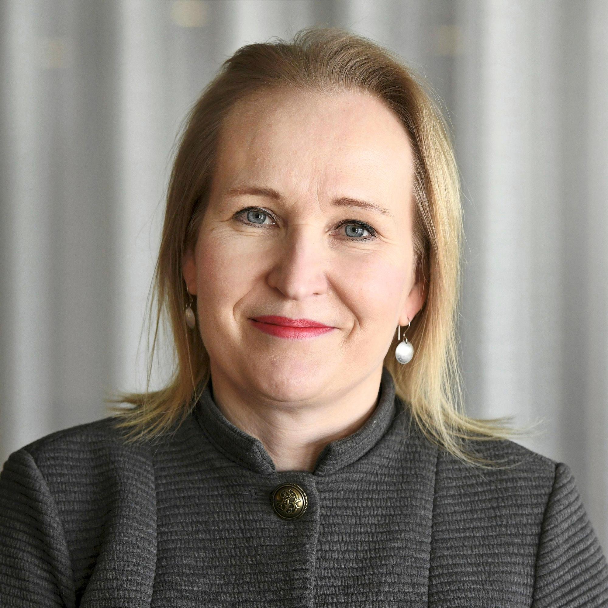 Minna Helle: Uusi johtopesti Teknologiateollisuudessa – ”Olennaisinta kuuntelemisen taito – toisen ajatuksista ei kannata olettaa mitään”