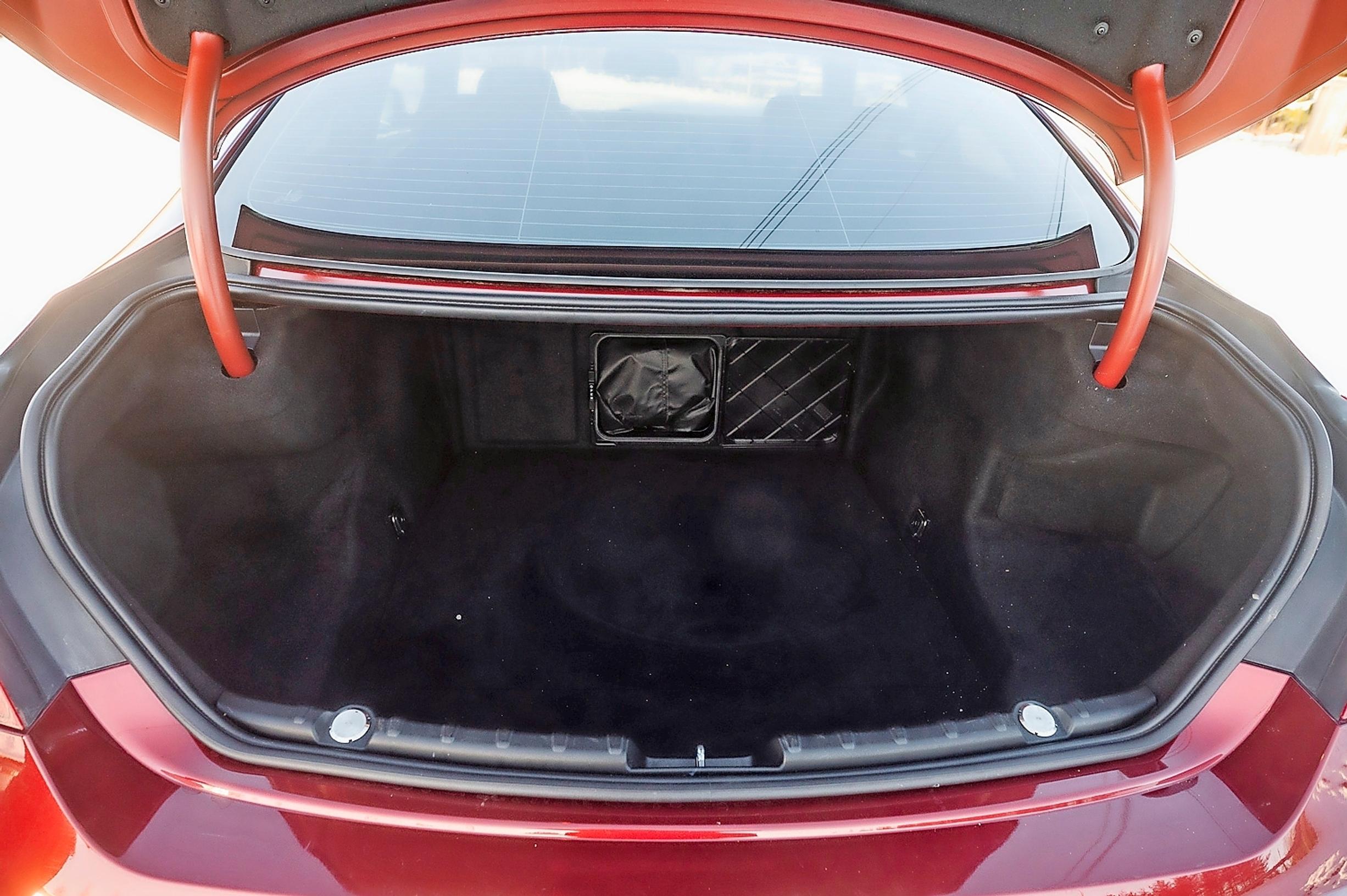 BMW 640:n tavaratila on isompi kuin luulisi, mutta toisaalta tällä seikalla ei ole tämän auton ansioluettelossa mitään merkitystä.