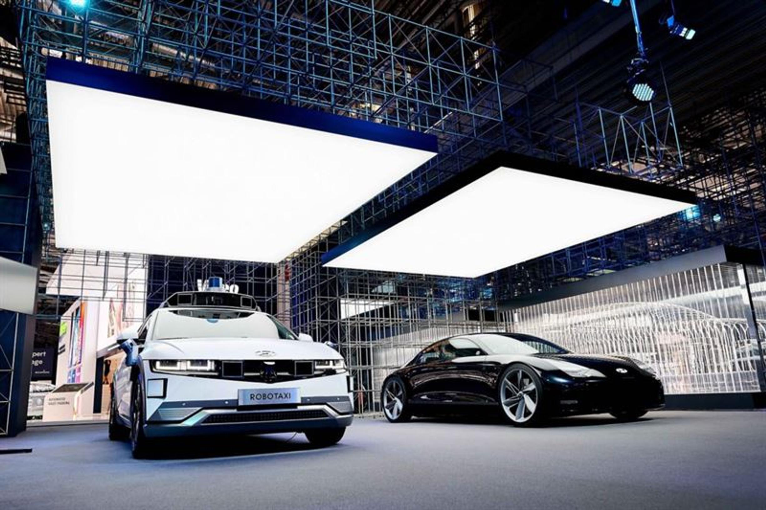 Hyundailla korkealentoiset visiot – vetyautojen kehitystyö jatkuu, polttomoottoriautojen myynti Euroopassa loppuu