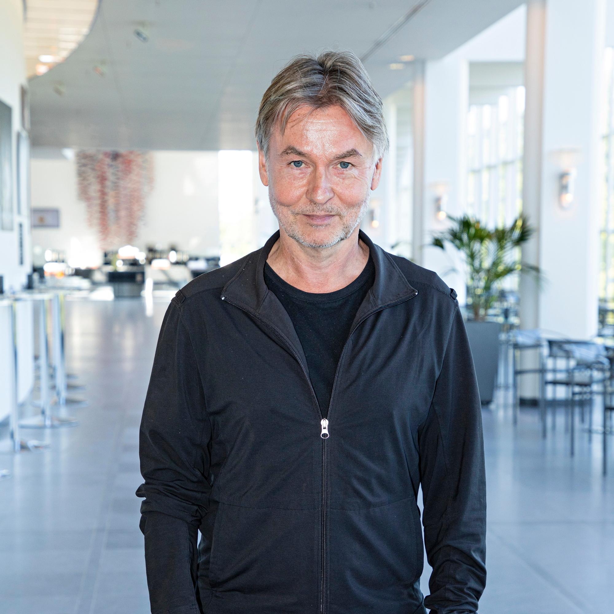 Esa-Pekka Salonen Suomeen pikapäätöksellä: "Tämä on ollut turhauttavaa ja tuskallista aikaa – Toisaalta olen iloinen, että olen kokenut kevään ja kesän maaseudulla"
