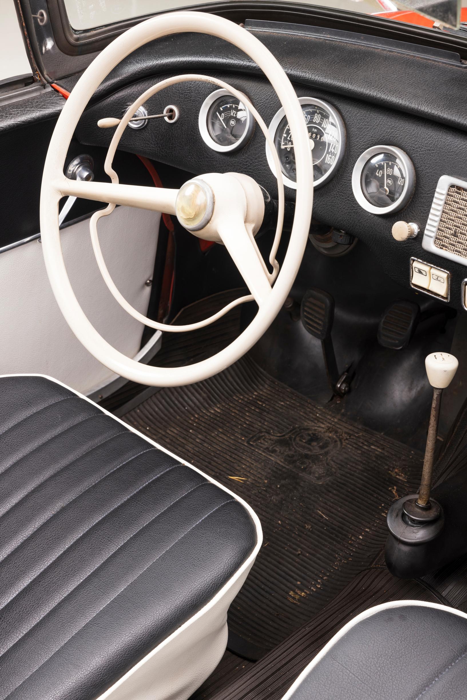 Skoda Feliciaa valmistettiin sekä 2+2-paikkaisena Convertiblena että 1+1-paikkaisena Roadsterina.