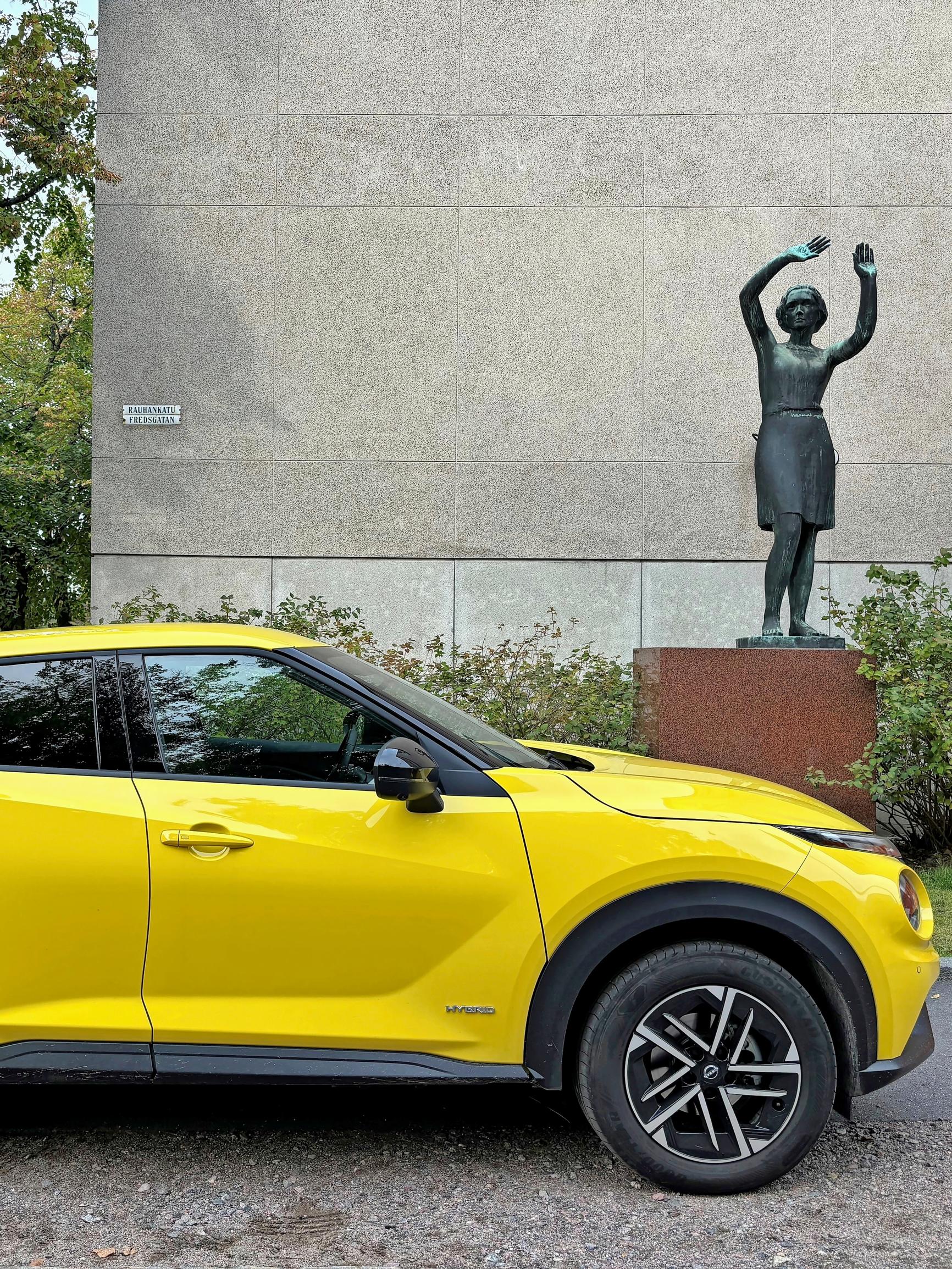 Nissan Juke Hybrid N-Connecta – Onko tämä crossover hintansa arvoinen? Katso video