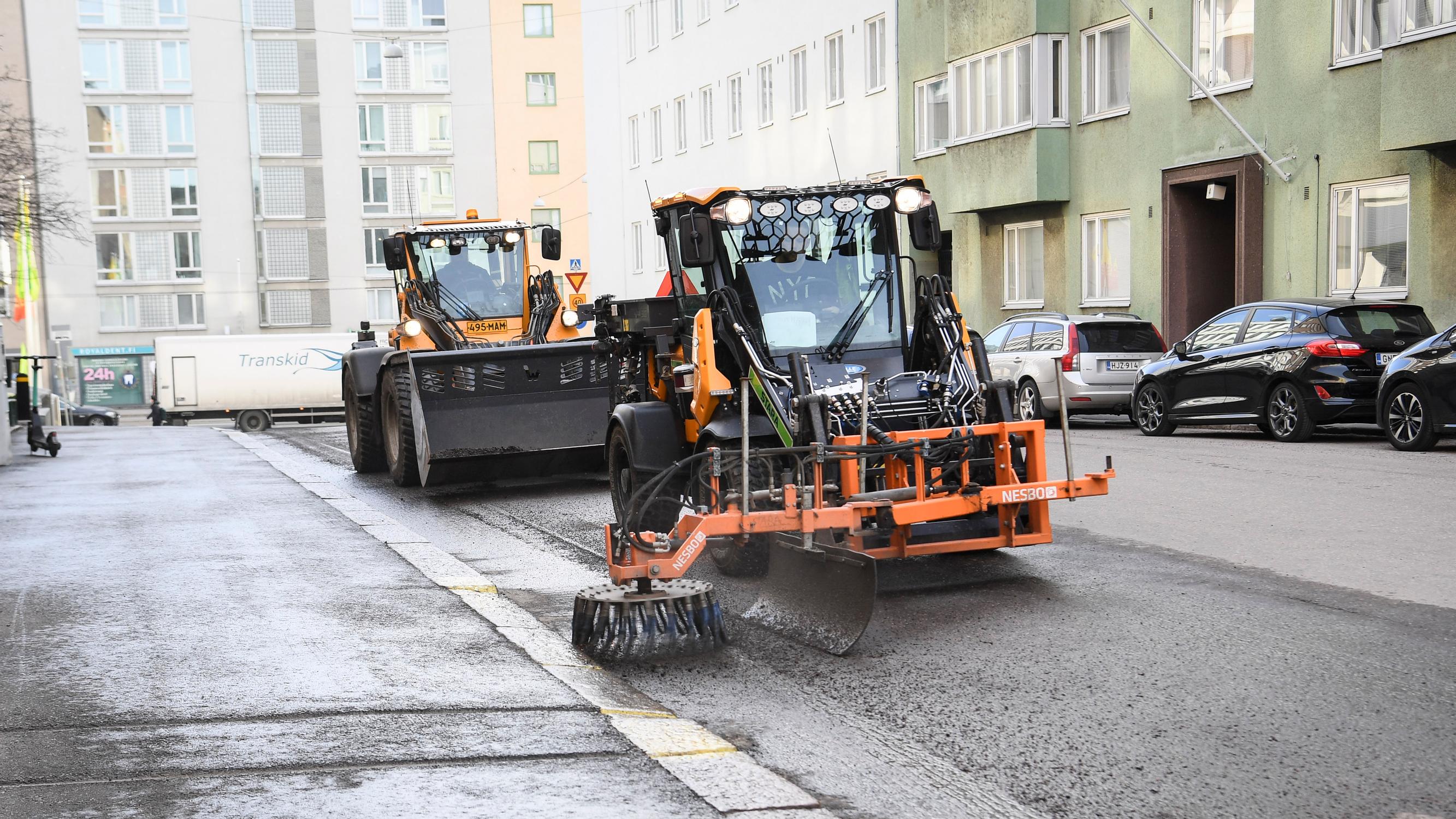 Tänä talvena samat hiekoitushiekat pyörivät kaduilla kuukausikaupalla – Tuleeko tähän vihdoin muutos?