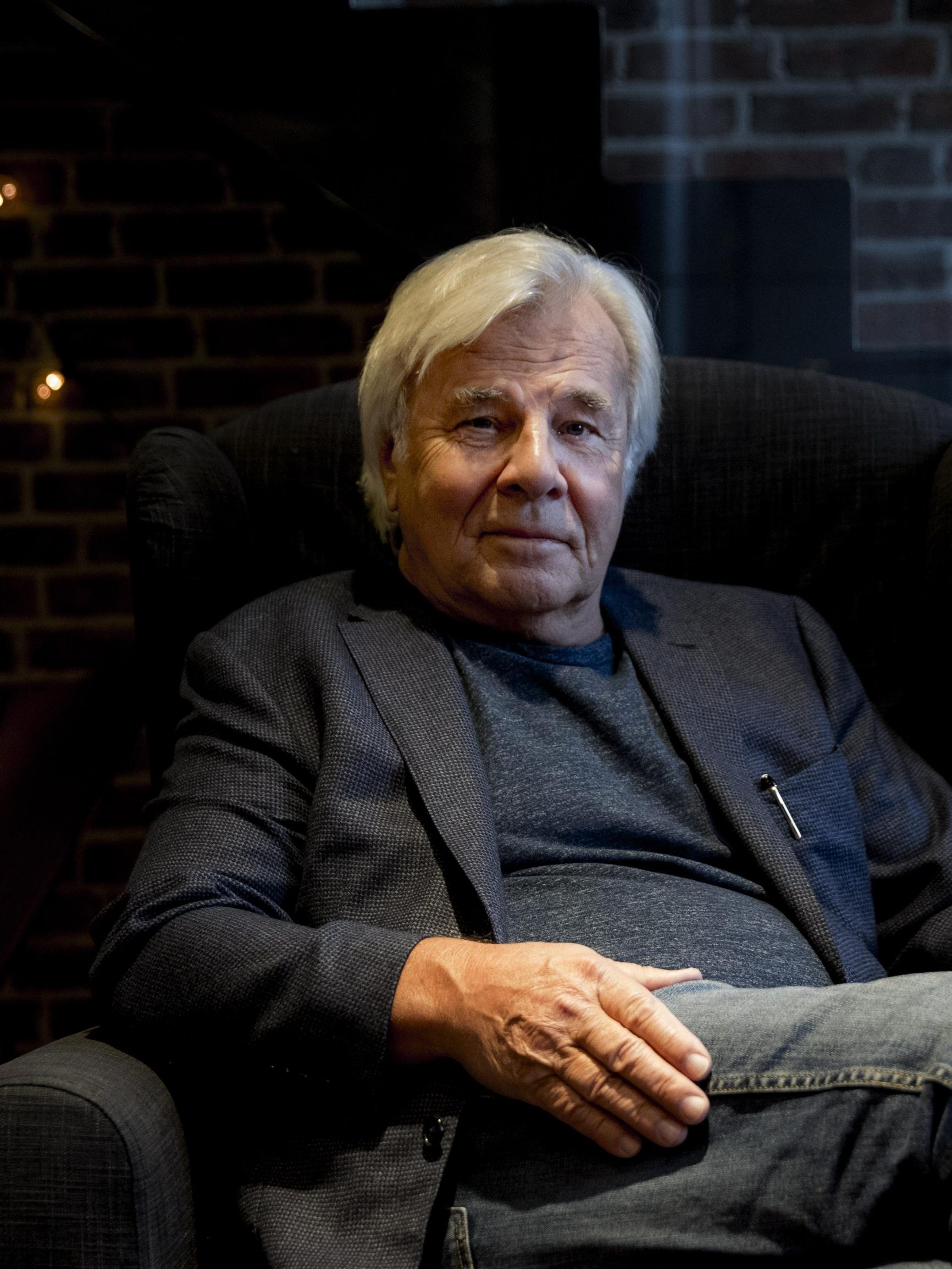 Ruotsin kirjailijatähti Jan Guillou: ”Suomalainen mies on vanhanaikainen miessovinisti”