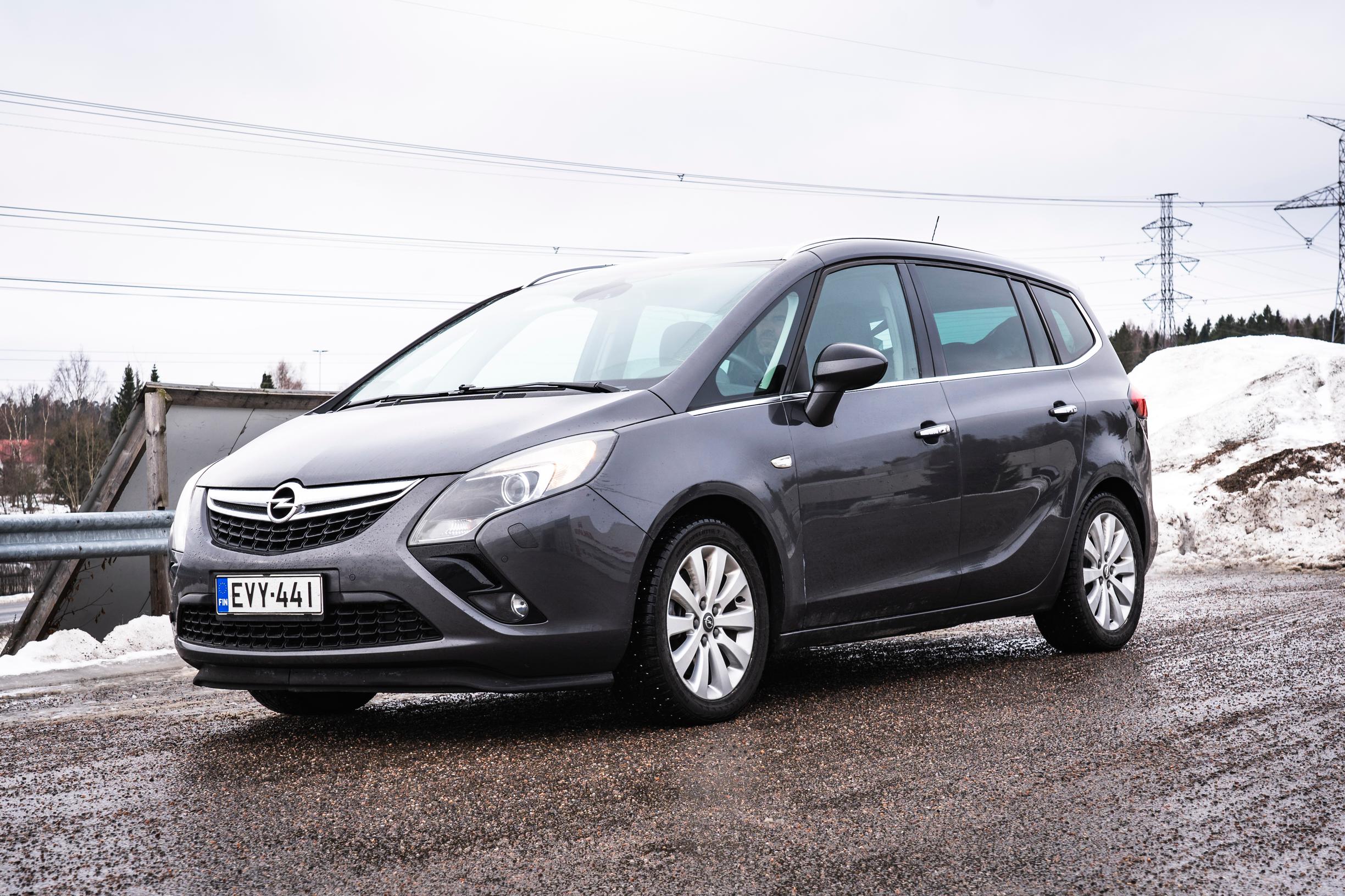 Käytetty: Opel Zafira Tourer 2.0 CDTi (14 900 €) - Lähes viaton