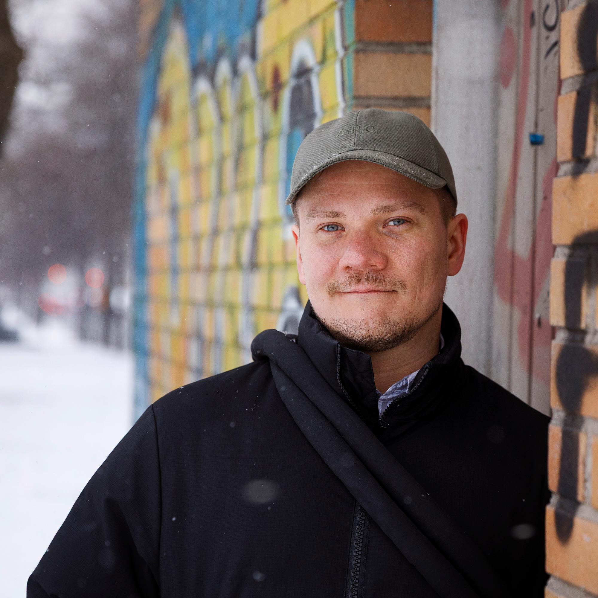 Sosiaaliohjaaja Pietu Mauranen kyllästyi köyhien ja sairaiden jatkuvaan syyllistämiseen – “Hallitus potkii ihmisiä, joita on jo potkittu koko heidän elämänsä ajan”