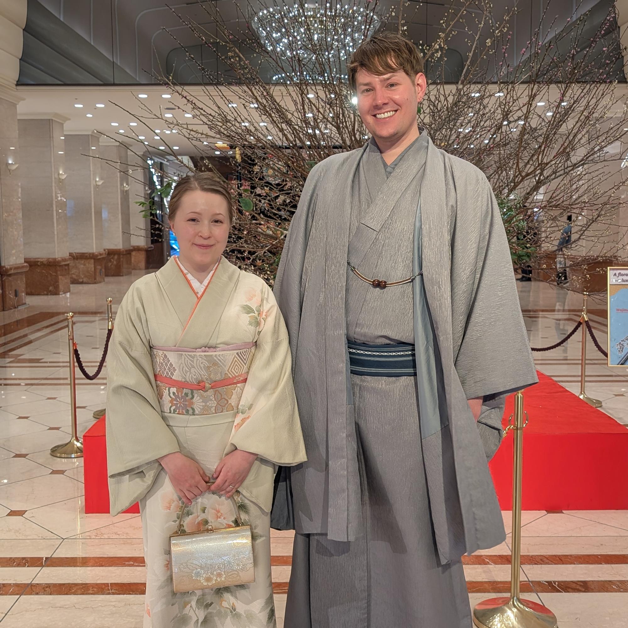 Tokiossa asuvan Pyry Kontion mukaan japanilaisiin pätee sama kuin suomalaisiin: ”Kun kannetaan kaljaa pöytään, niin sitten alkaa tunnelma keventyä”