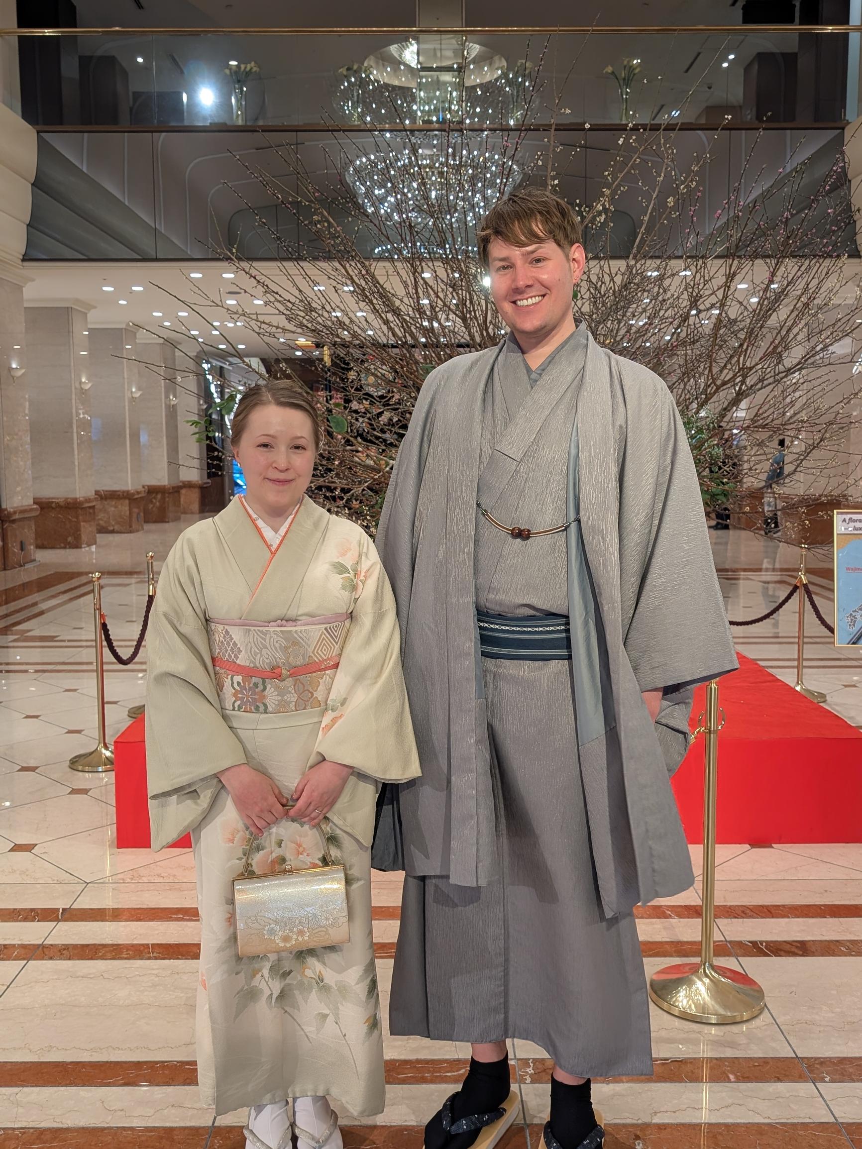 Tokiossa asuvan Pyry Kontion mukaan japanilaisiin pätee sama kuin suomalaisiin: ”Kun kannetaan kaljaa pöytään, niin sitten alkaa tunnelma keventyä”