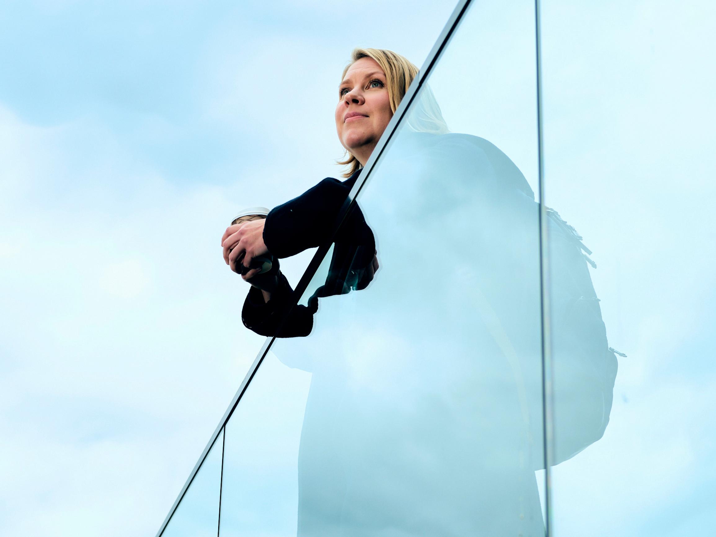 Jaana Heinonen vaihtoi kovan pankkimaailman muiden auttamiseen – ”Mietin, että mitä minusta jäisi jäljelle, kun kuolen”