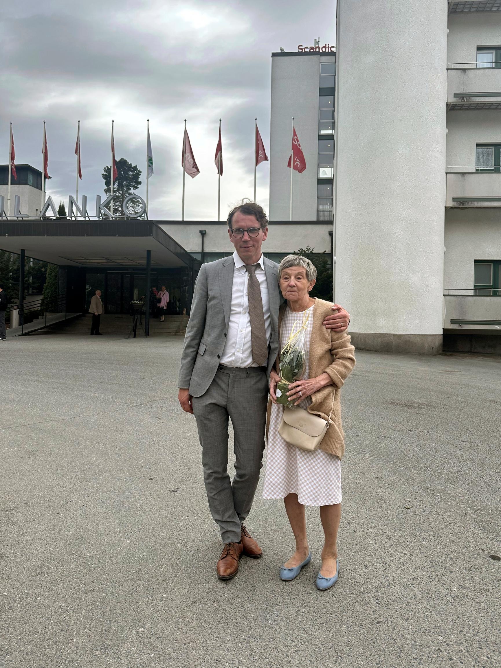 Juha Itkonen eli nuoruutensa Hämeenlinnassa, muttei haluaisi asua enää siellä – ”En niin lähellä lapsuuteni muistoja”