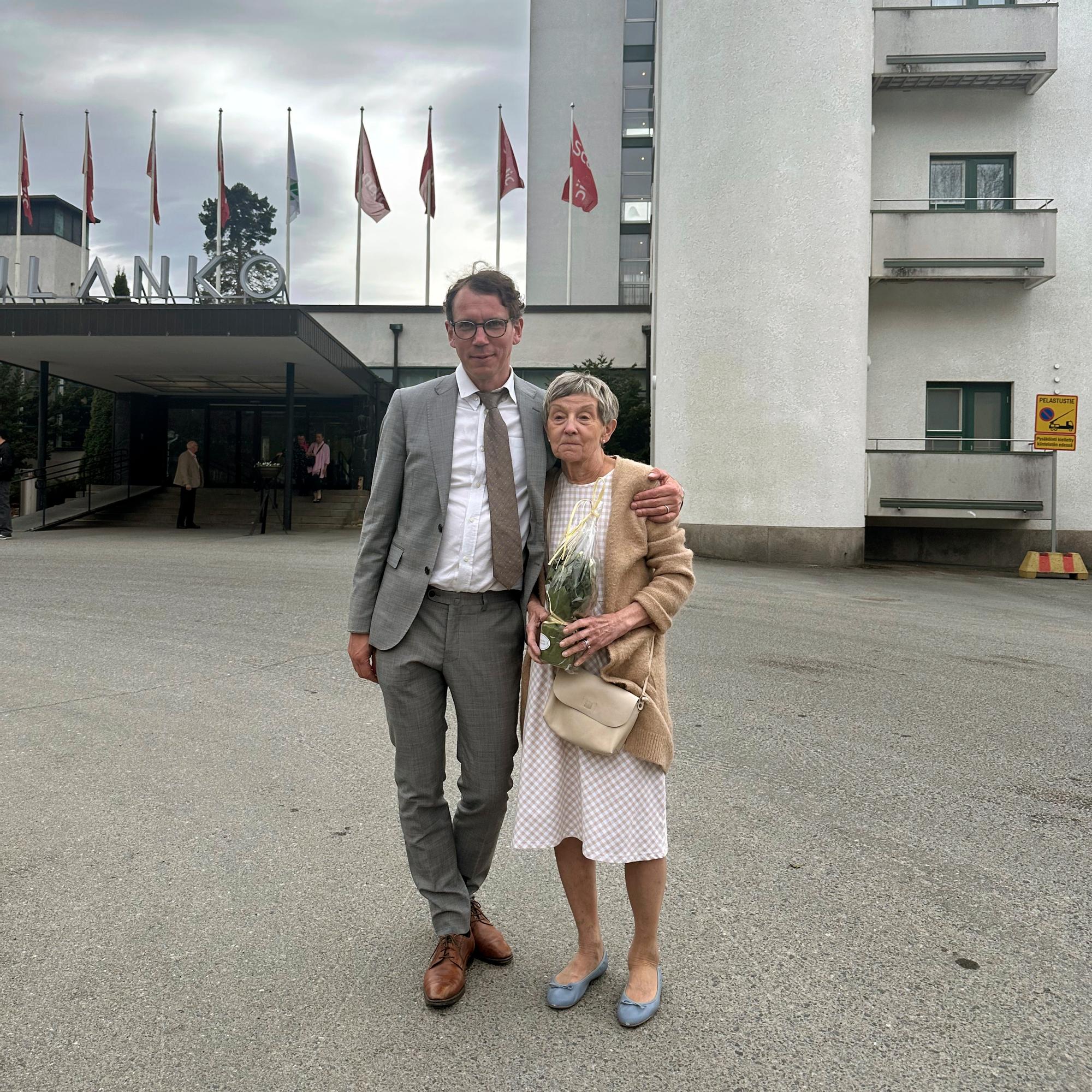 Juha Itkonen eli nuoruutensa Hämeenlinnassa, muttei haluaisi asua enää siellä – ”En niin lähellä lapsuuteni muistoja”