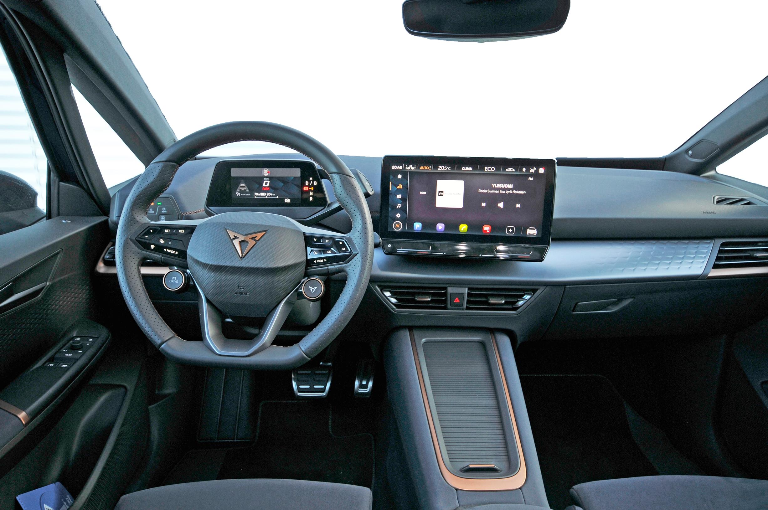 Cupra Born e-Boost 170 kW 58 kWh ohjaamo