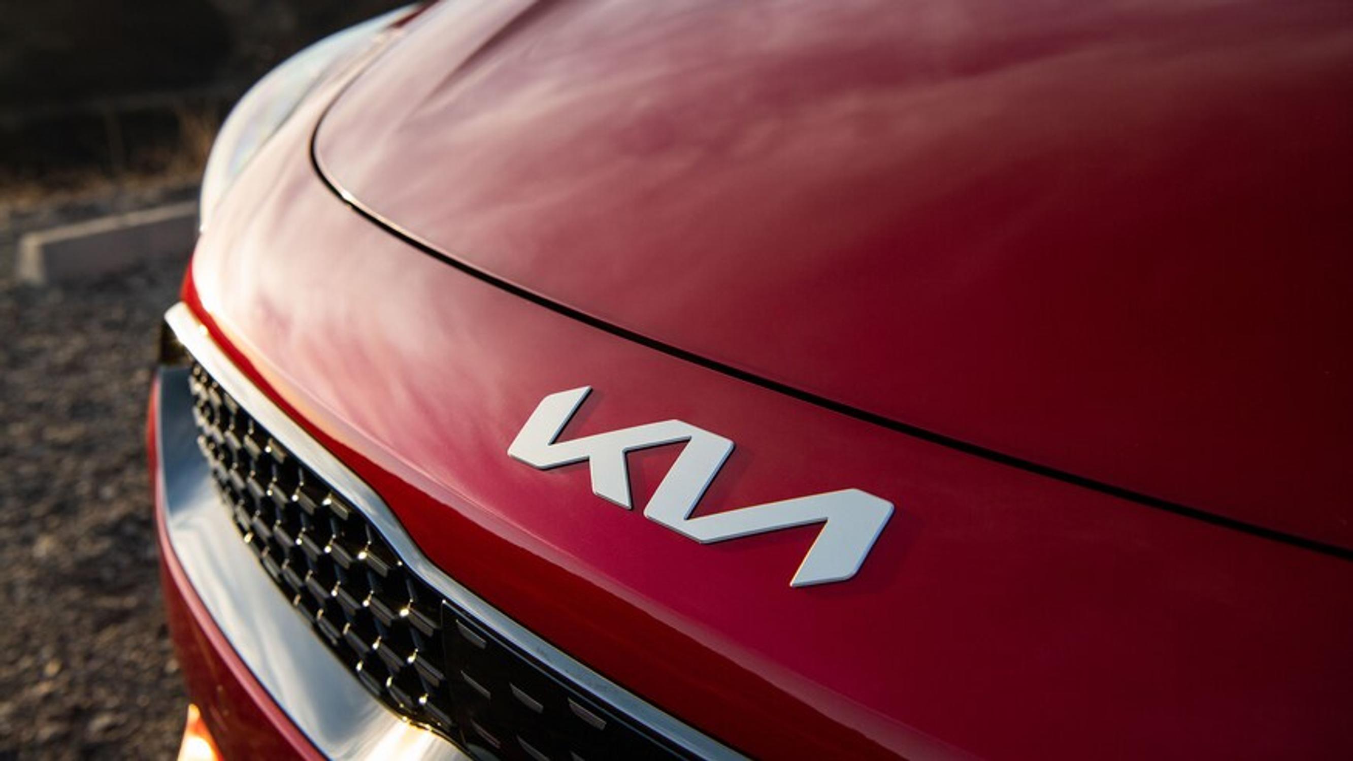 Kian uusi logo aiheuttaa yhä hämmennystä maailmalla: Mikä auto tämä KM on?"