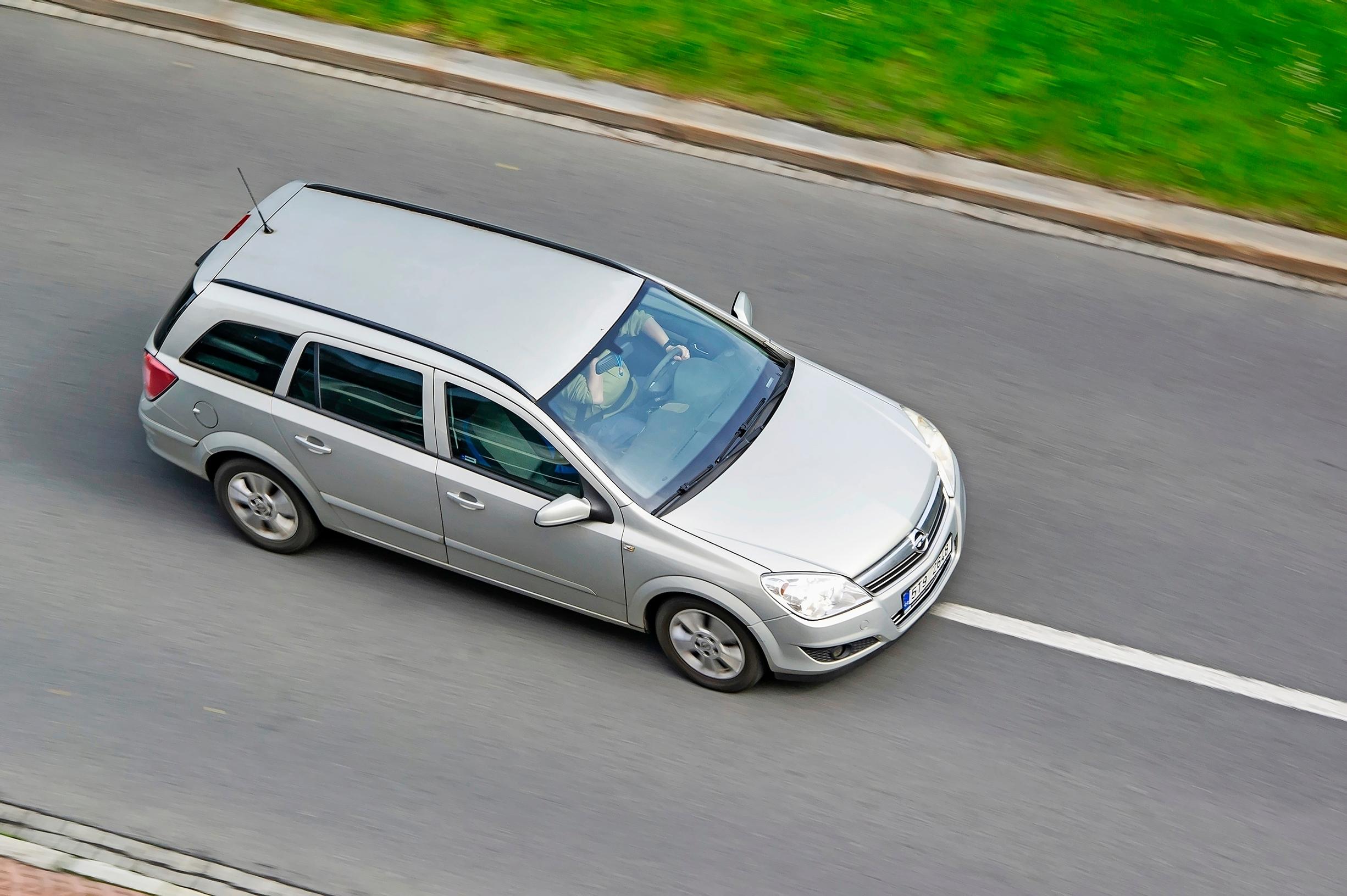 Opel Astra | Tämä Opel on jokaisen järkevän perheenisän ykkösvalinta. Eikä maksa maltaita.