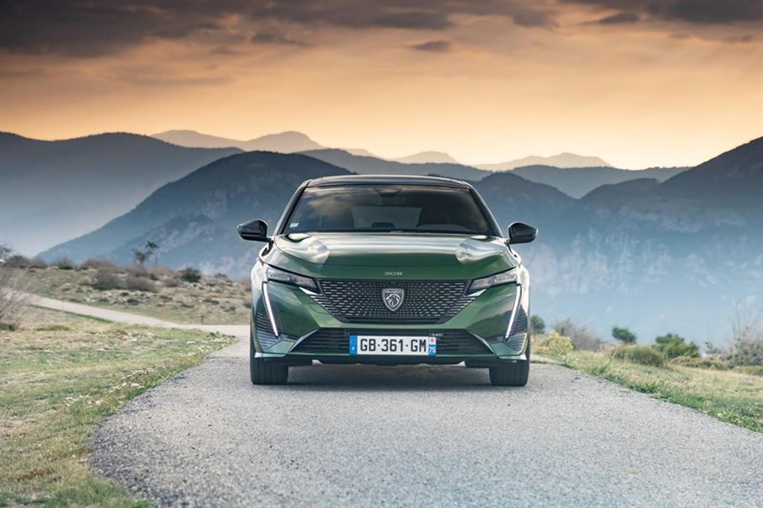 Peugeot aloitti uuden 308:n tuotannon – yhtiön ensimmäisestä asiakastoimituksesta jo 130 vuotta