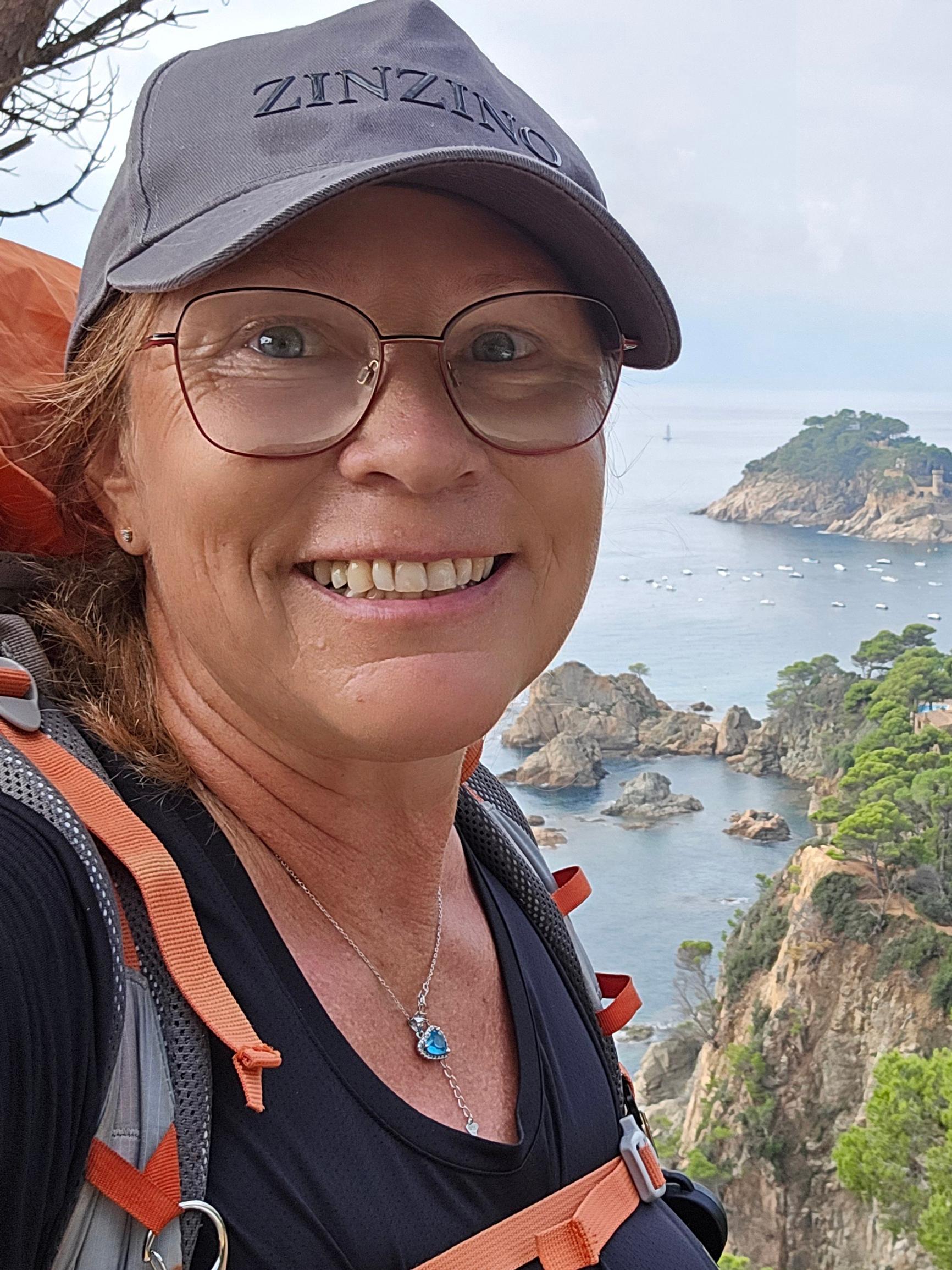Taina Liekari, 55, on yltiöpäisellä kävelymatkalla maailman ympäri – Kun isä kuoli, säännöt estivät menemästä hautajaisiin