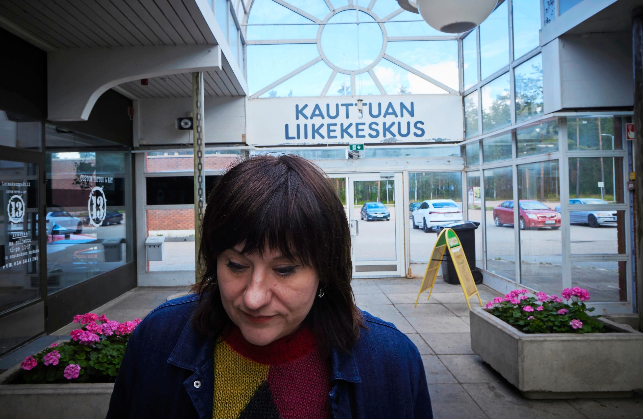 Marjo Niemi sai kasvaa hyvien palveluiden Eurassa. Kauttuan liikekeskus rakennettiin aikana, jolloin pienillä kunnilla meni vielä nykyistä kovempaa. 
