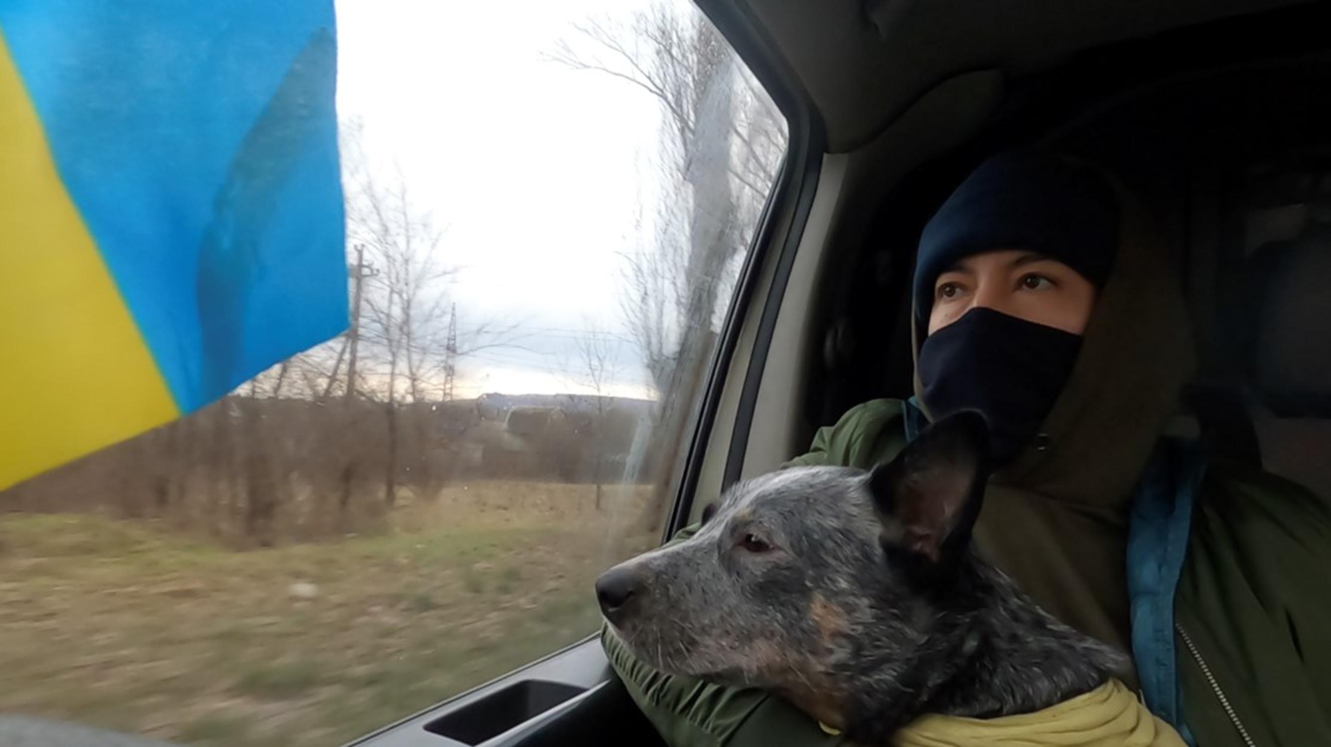 Ukrainan traumat jättävät jälkensä ja avustustyöntekijät tarvitsevat terapiaa. Tina Soini lähti loppuvuodesta kolmannen kerran Itä-Ukrainaan auttamaan paikallisia.