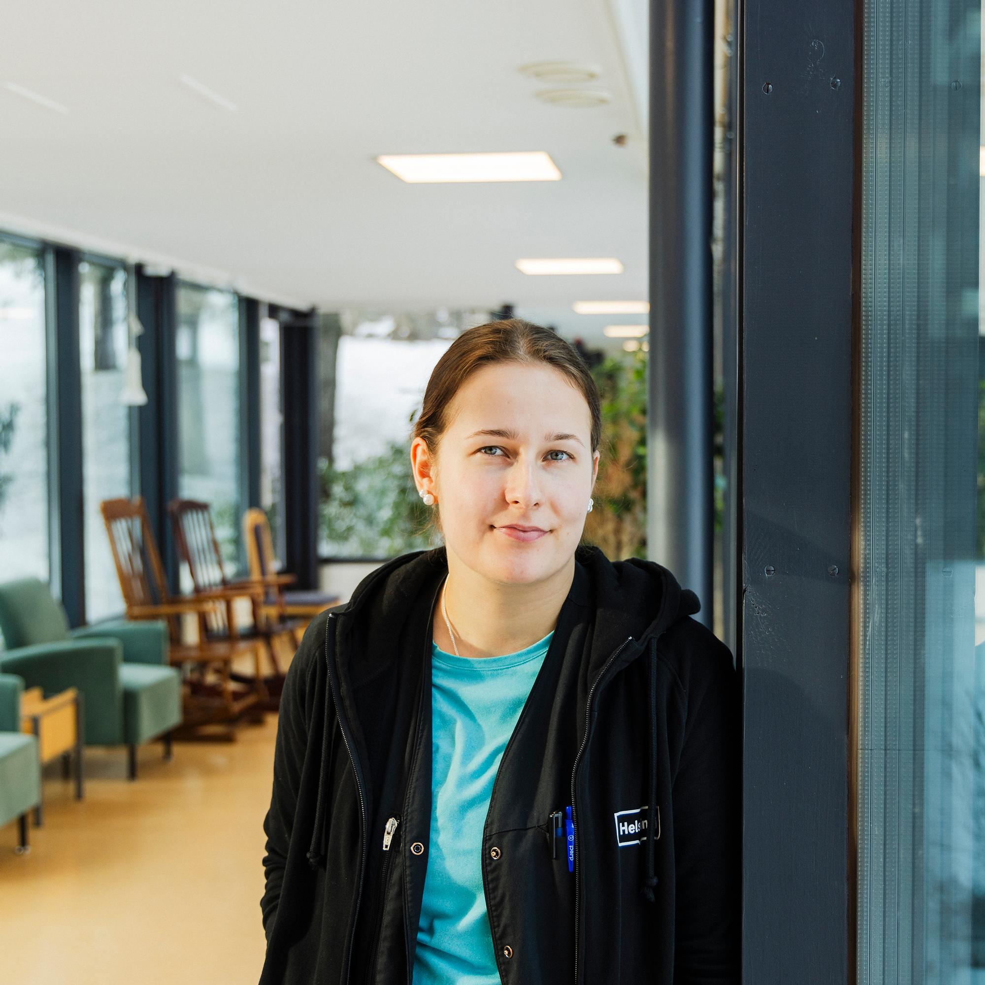 Riikka, 23, ryhtyi tekemään ikäväksi parjattua työtä – Pian hän tajusi, ettei alan maine ole totta