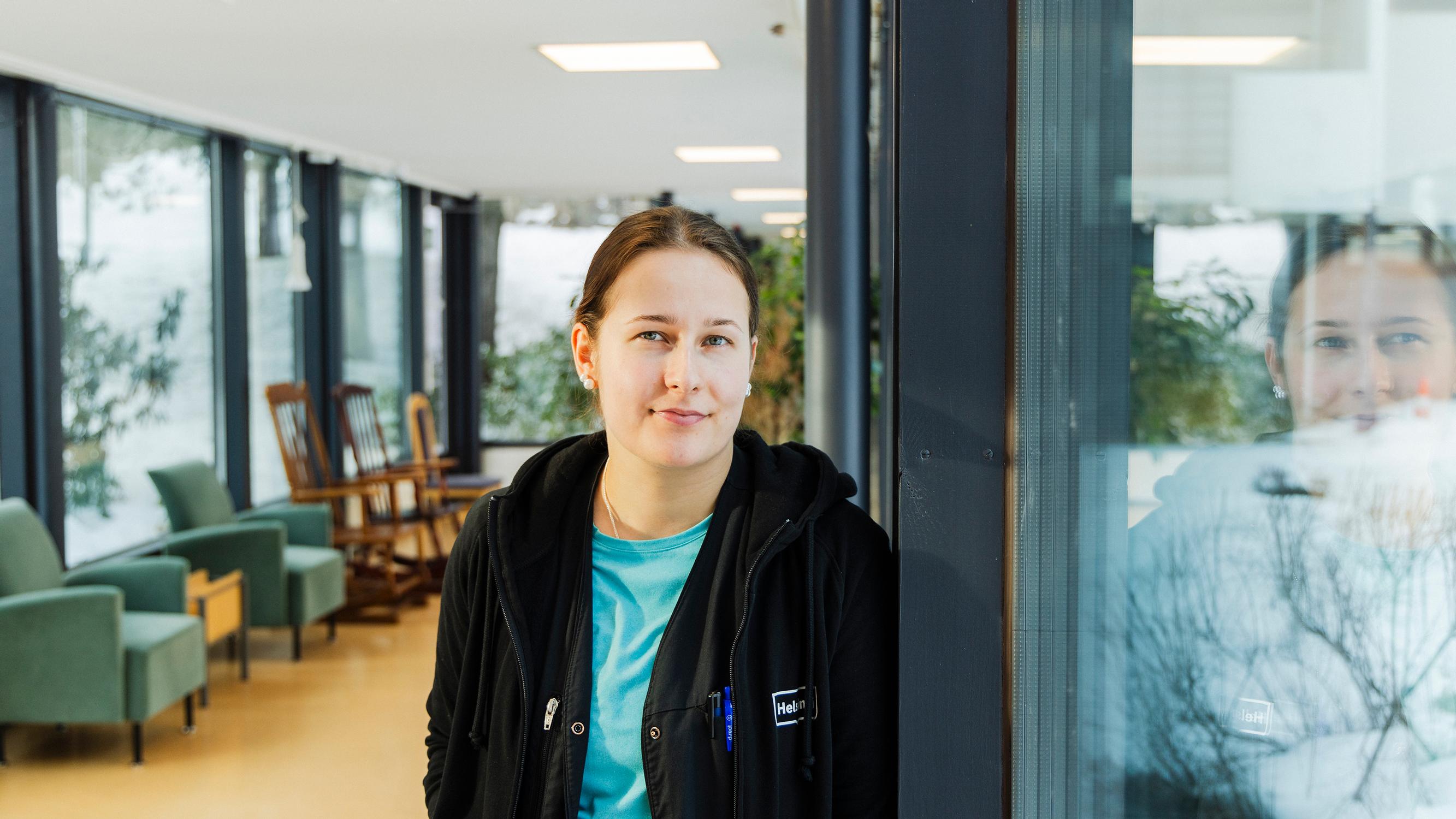 Riikka, 23, ryhtyi tekemään ikäväksi parjattua työtä – Pian hän tajusi, ettei alan maine ole totta