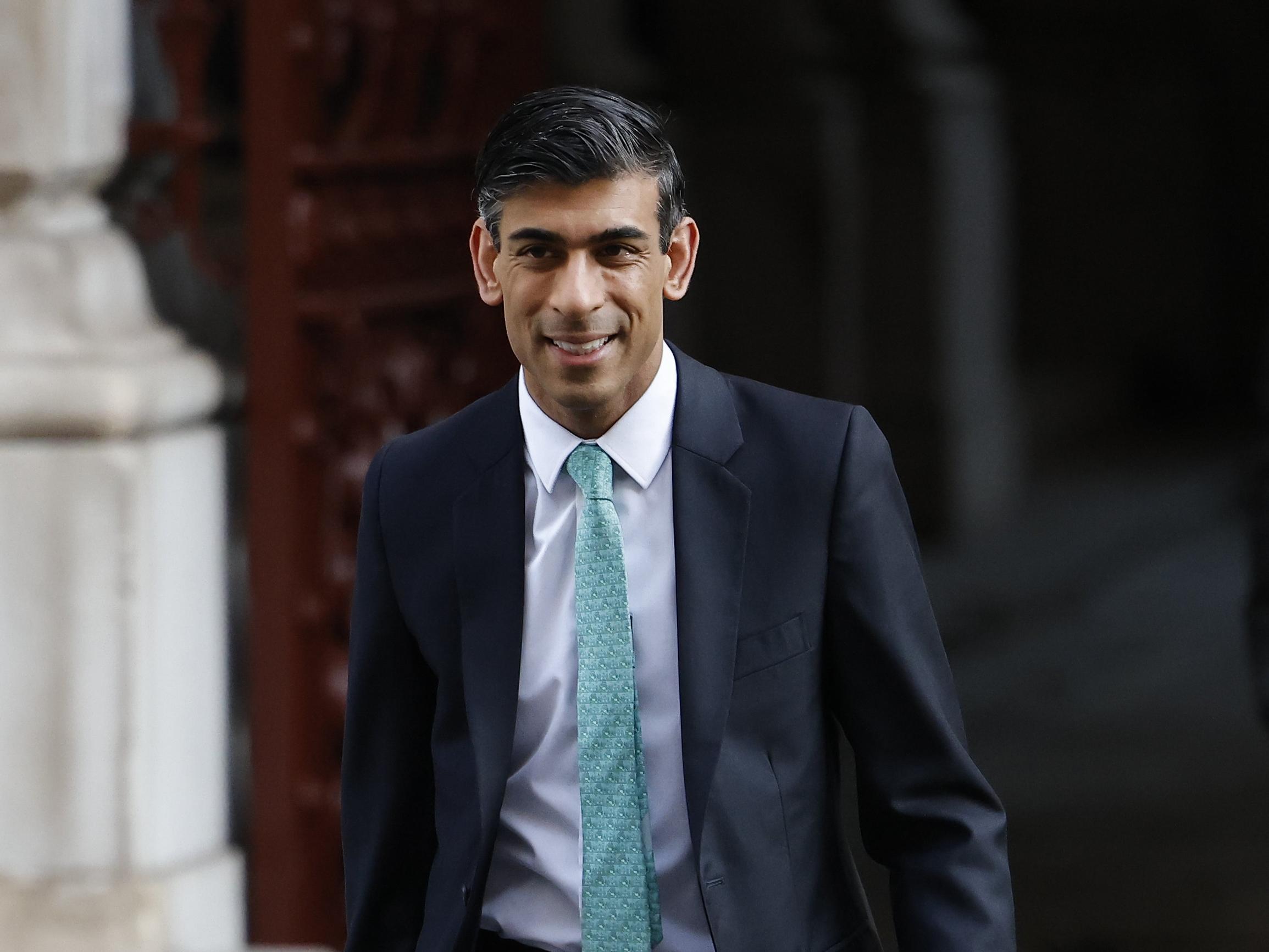 Onko tässä Boris Johnsonin seuraaja? Ennakkosuosikki Rishi Sunak tunnetaan korona-ajan tukipaketeista ja harkitusta pukeutumisestaan