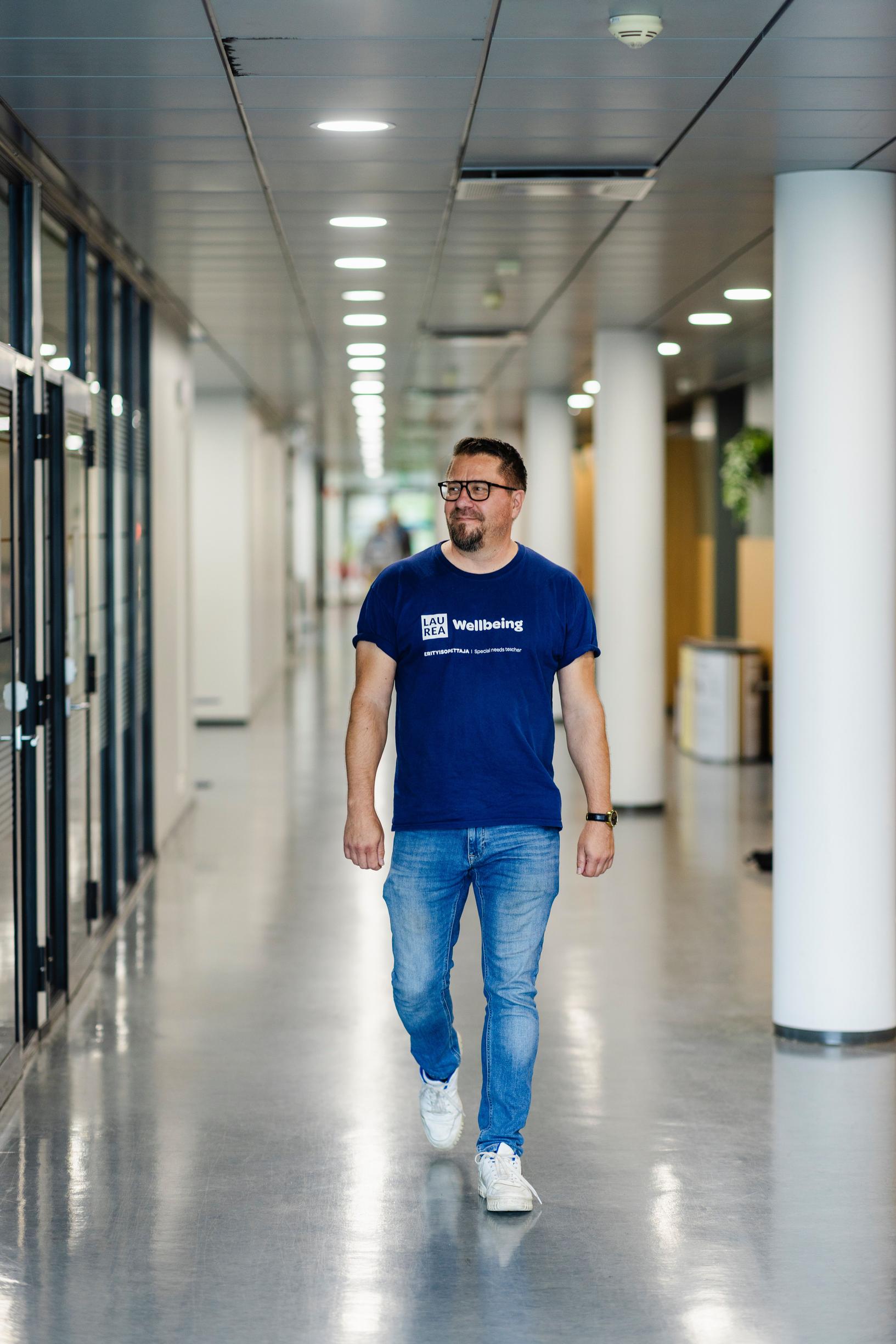Marko Kallionpää on työskennellyt erityisopettajana Laureassa viisi vuotta, eikä tiedä mukavampaa hommaa. – Tällaista arvostusta työtekijää kohtaan en ole paljon muualla koulumaailmassa kohdannut.