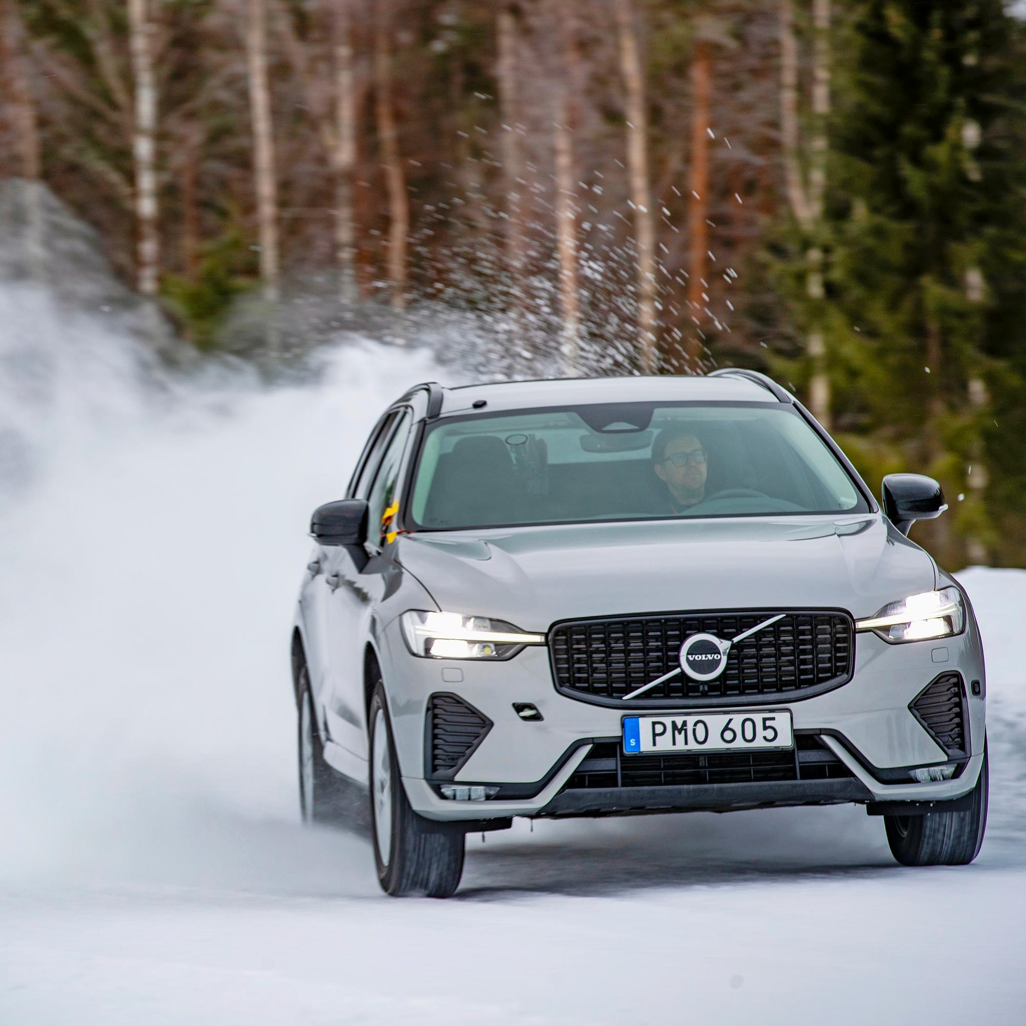 Vertailussa 2025 nastarenkaat – Tuulilasin testissä paljastui järkyttäviä eroja – huonoimmilla ajaminen on suorastaan pelottavaa