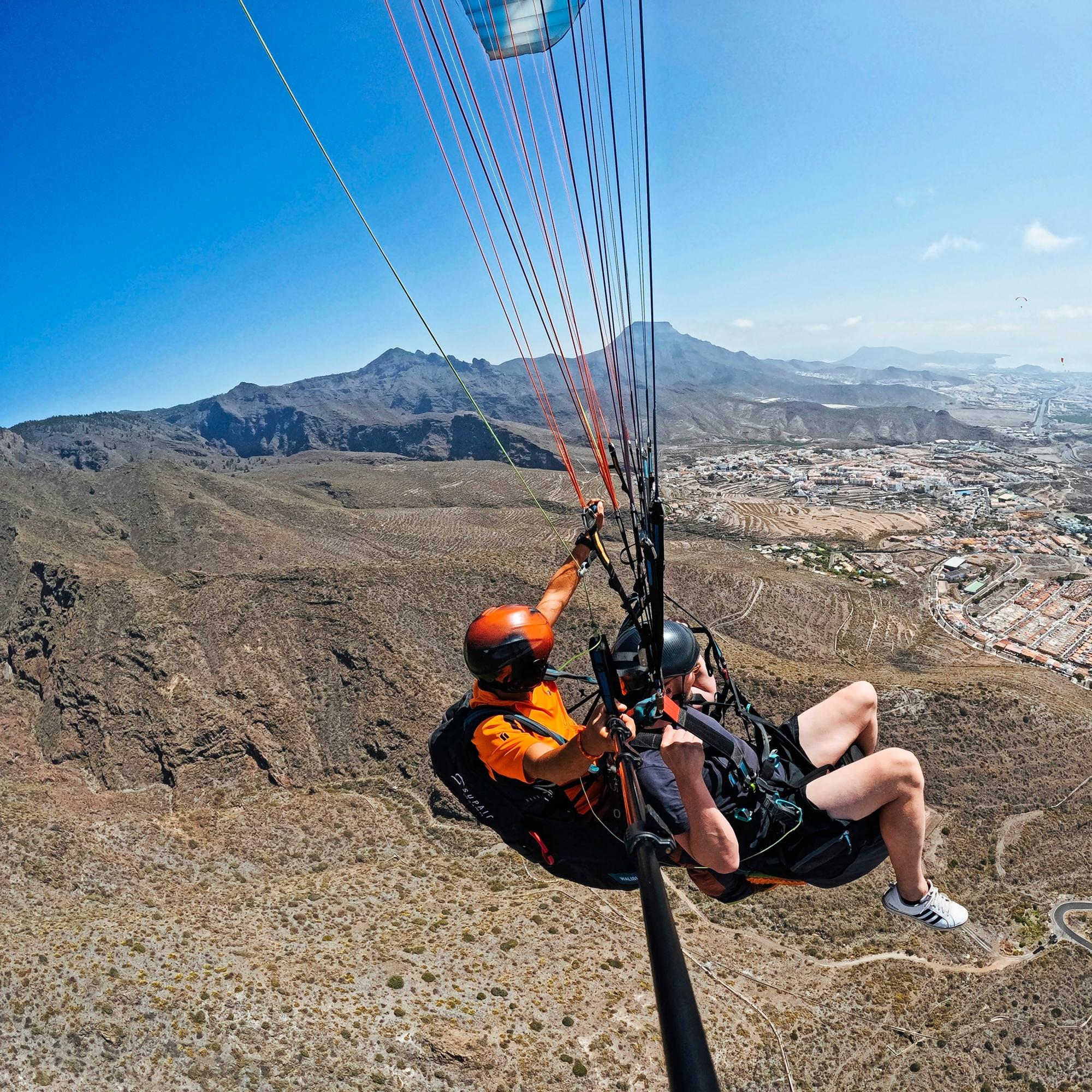 Hurja loma Teneriffalla – testasimme aurinkosaaren vauhdikkaat elämykset riippuliidosta maastopyöräilyyn