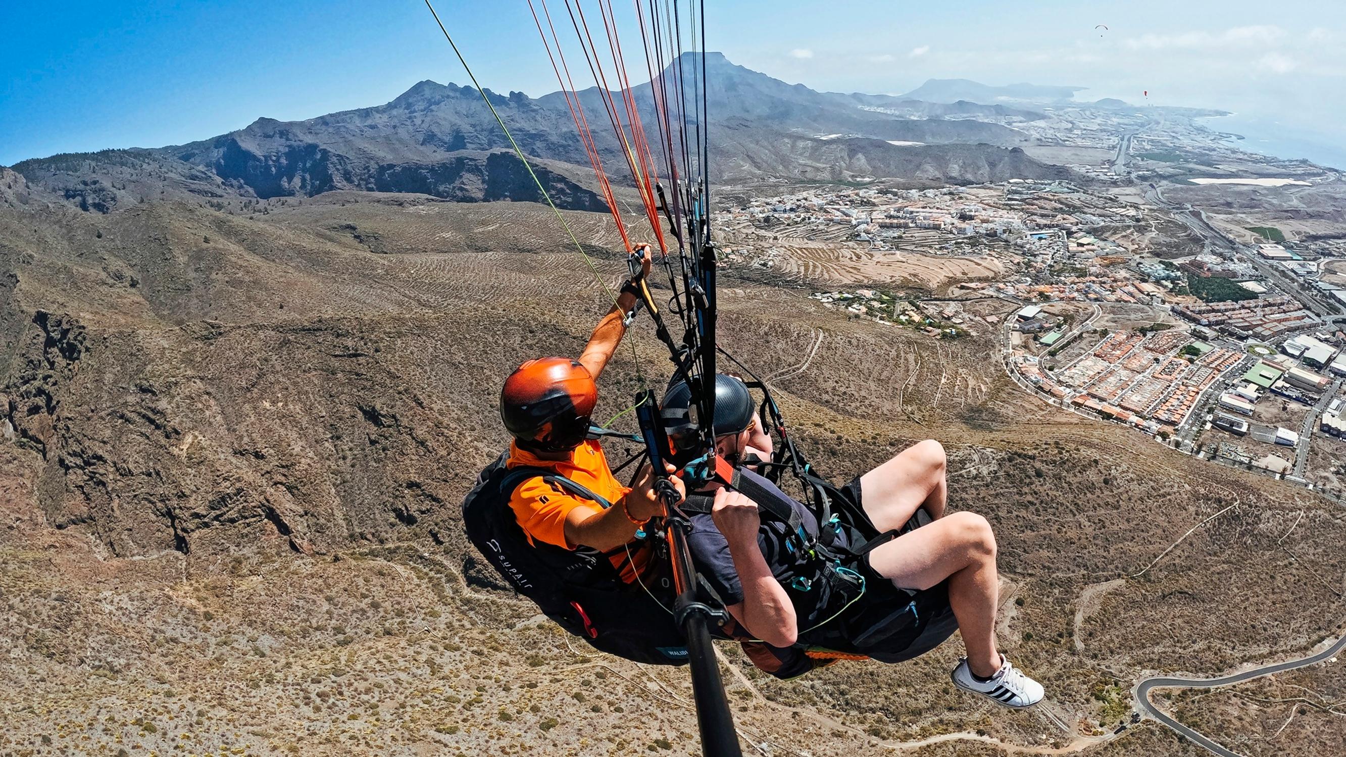 Hurja loma Teneriffalla – testasimme aurinkosaaren vauhdikkaat elämykset riippuliidosta maastopyöräilyyn