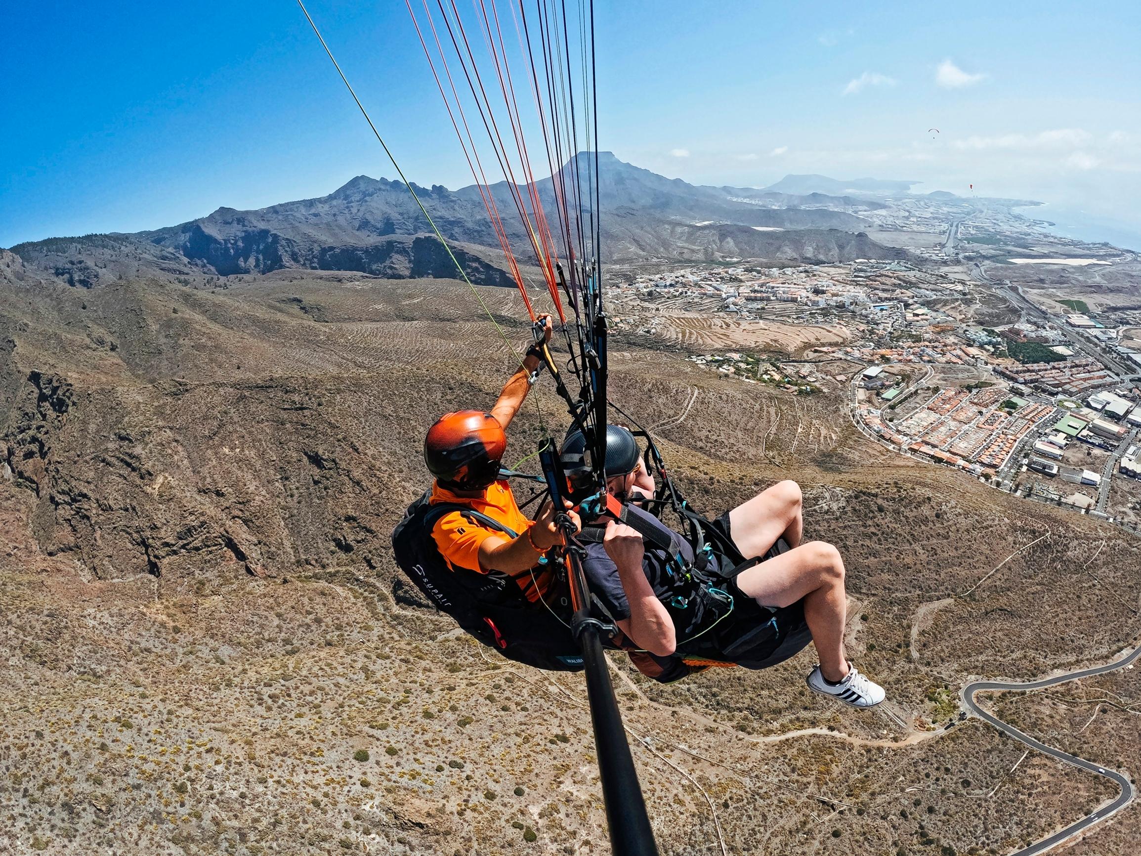 Hurja loma Teneriffalla – testasimme aurinkosaaren vauhdikkaat elämykset riippuliidosta maastopyöräilyyn