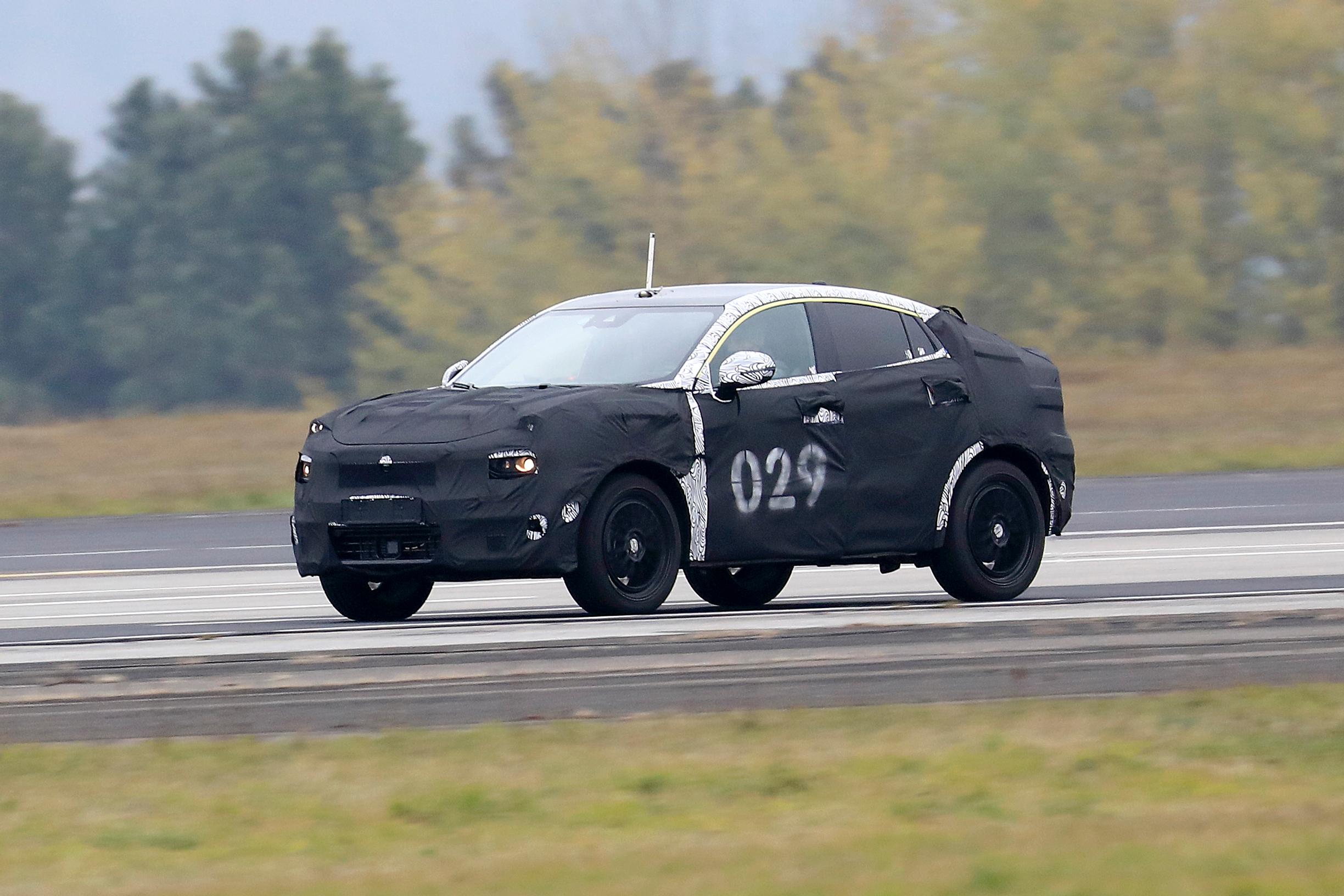 Salakuvissa Lynk & Co 01 Coupe - vai Lynk & Co 05?