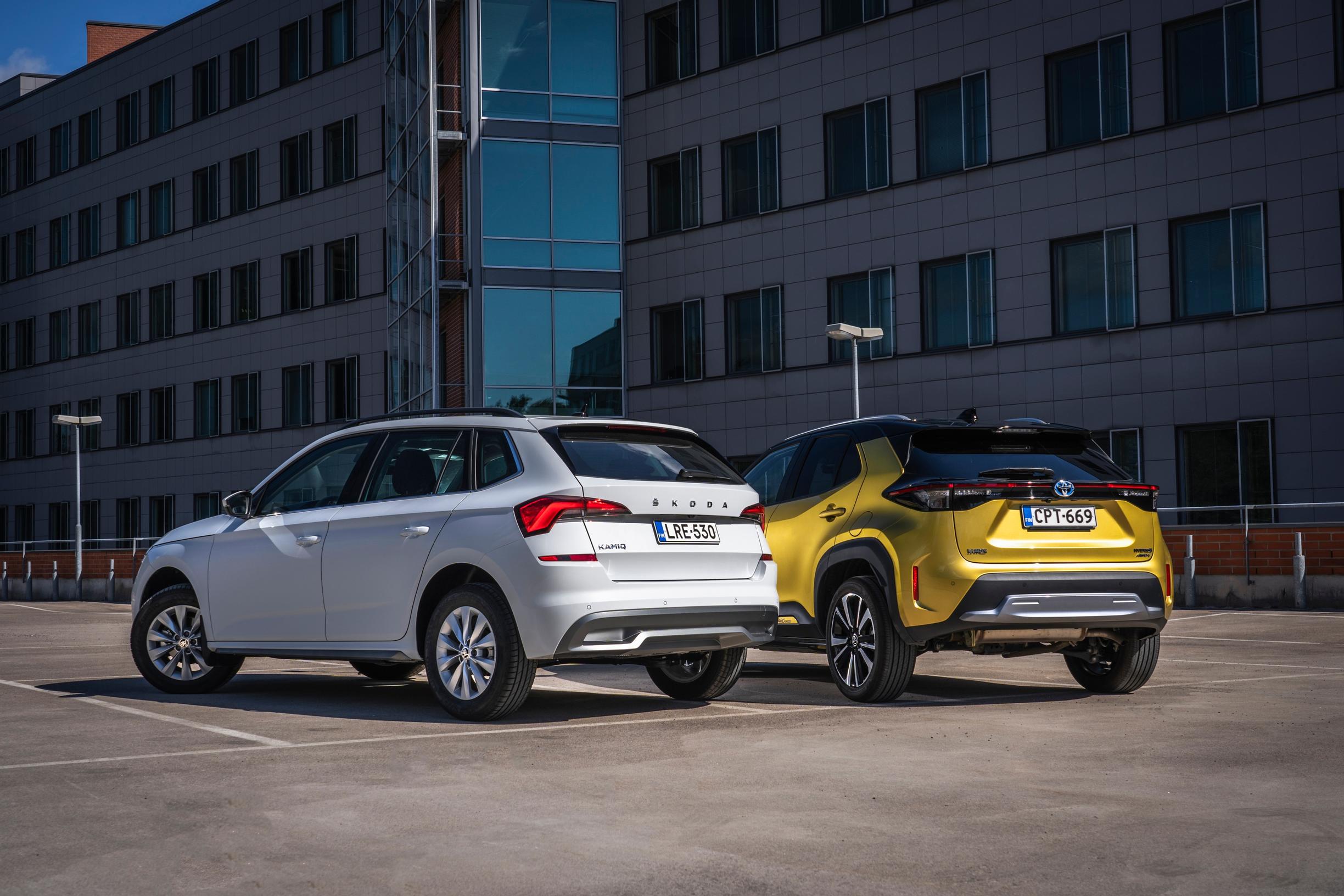 Skoda Kamiq Style 1.0 TSI 110 81 kW 7-vaiht. DSG ja Toyota Yaris cross 1.5 Hybrid AWD-i Premium