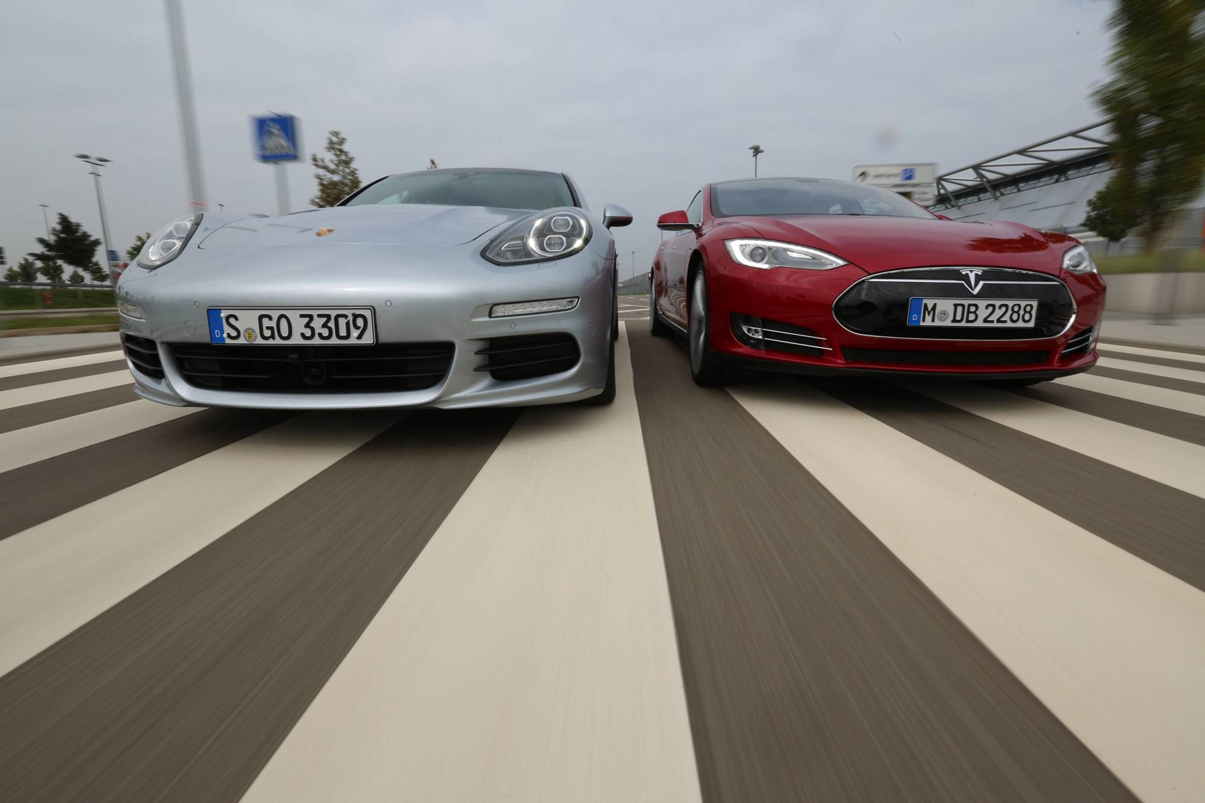 Vertailussa sähkösportit – Porsche Panamera S E-Hybrid ja Tesla Model S