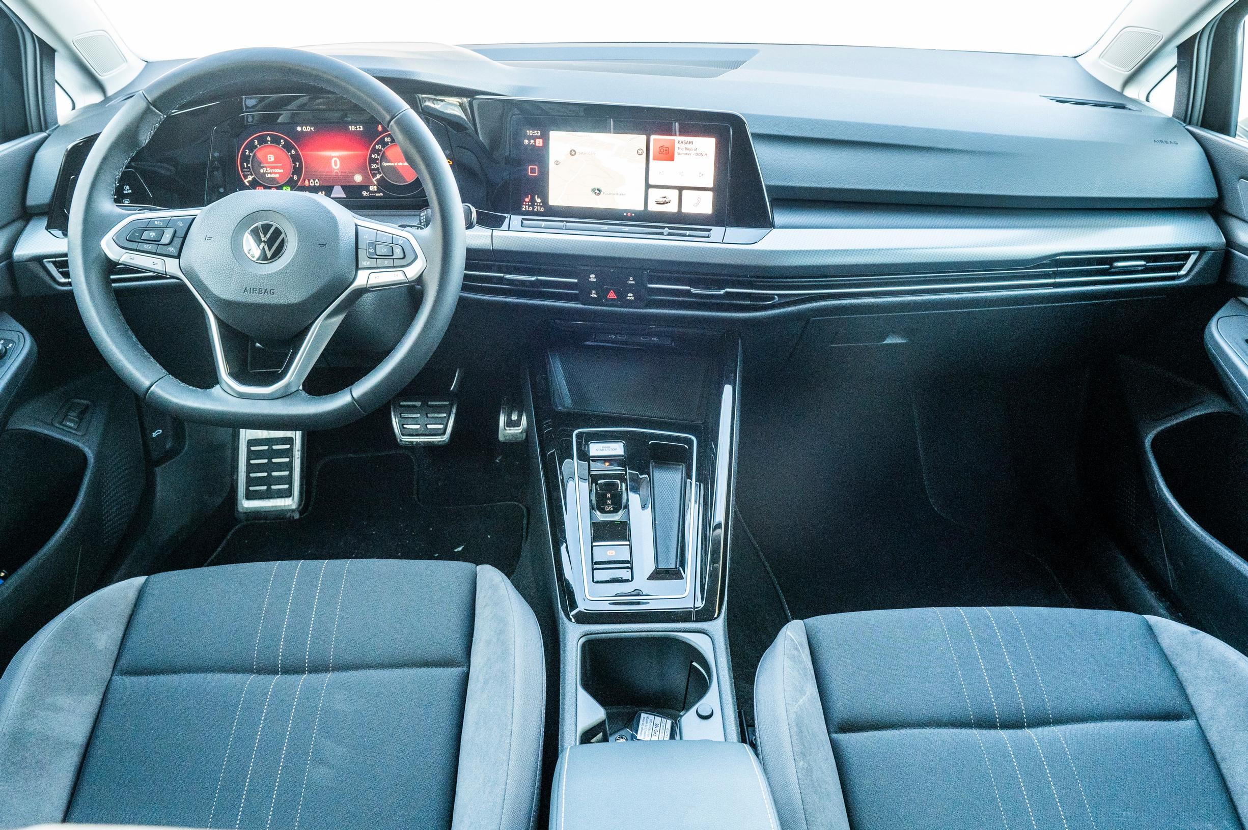 Volkswagen Golf Variant Alltrack 2.0 TSI 4Motion DSG ohjaamo.