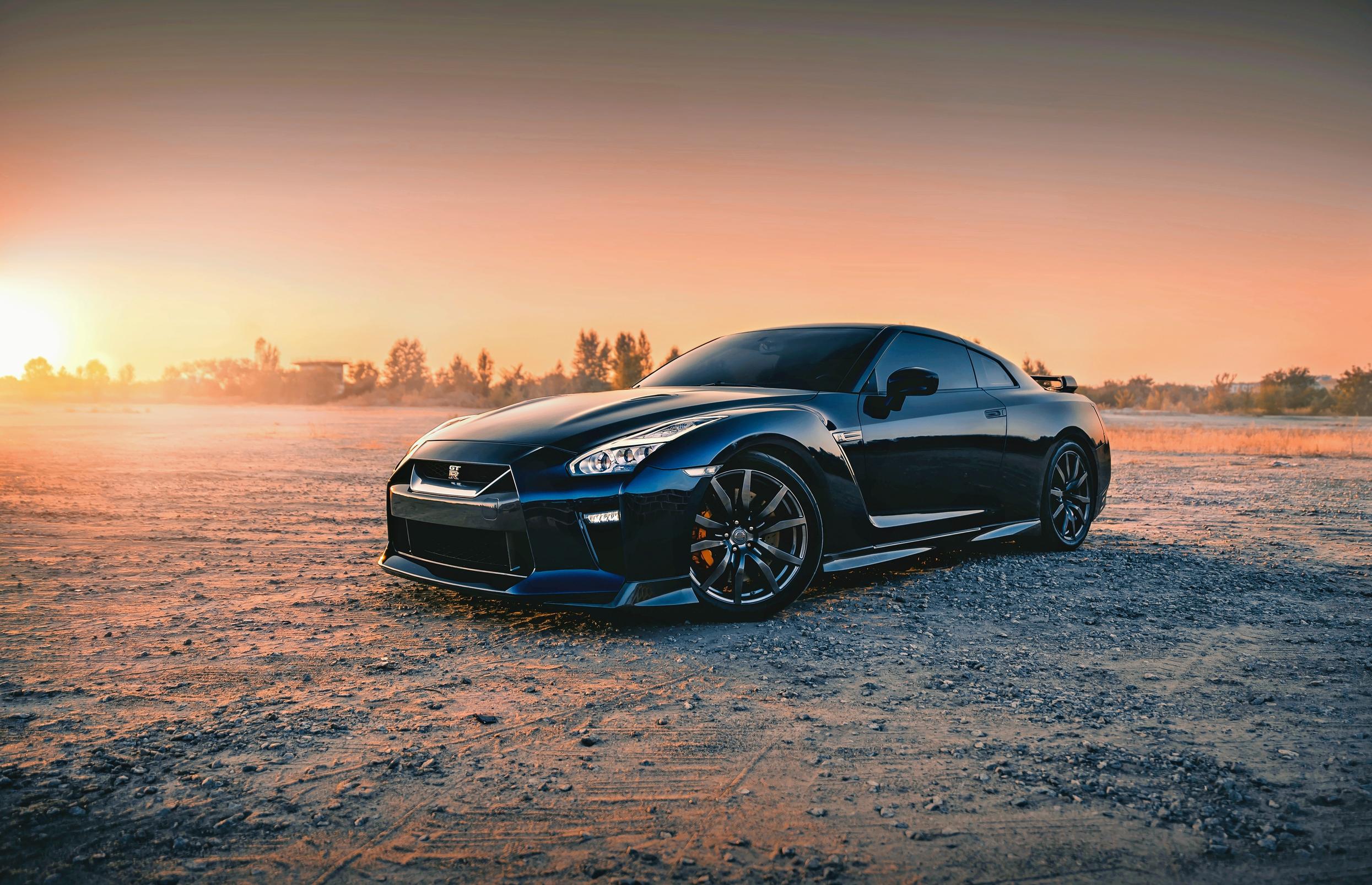 Nissan GR-R. Tämä peto sopii niille kylän pahimmille pojille. Potkua on vaikka muille jakaa.