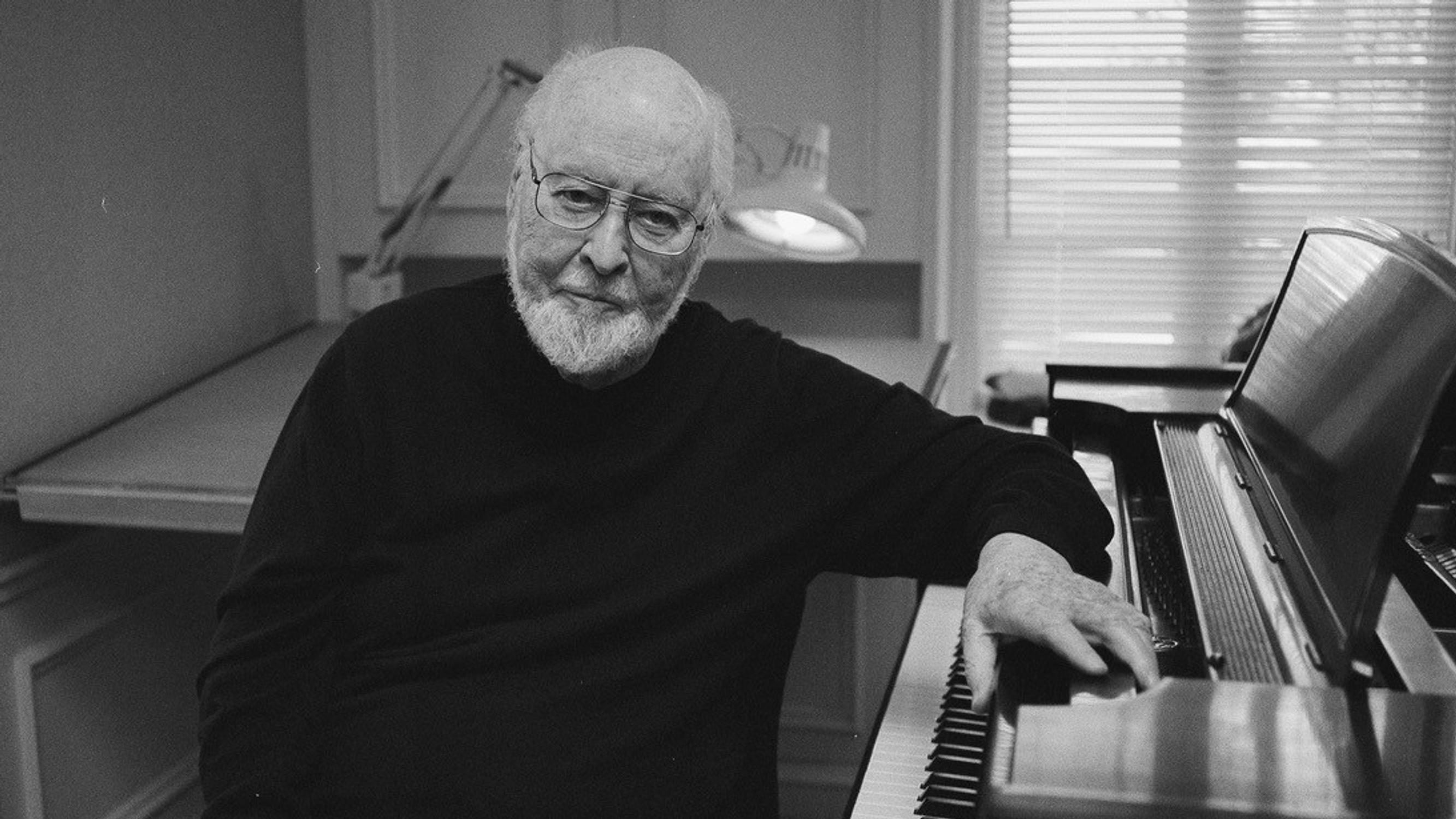 Maailman kuuluisin elokuvasäveltäjä John Williams tunnetaan Star Wars- ja Indiana Jones -elokuvien musiikista – 92-vuotias maestro säveltää edelleen