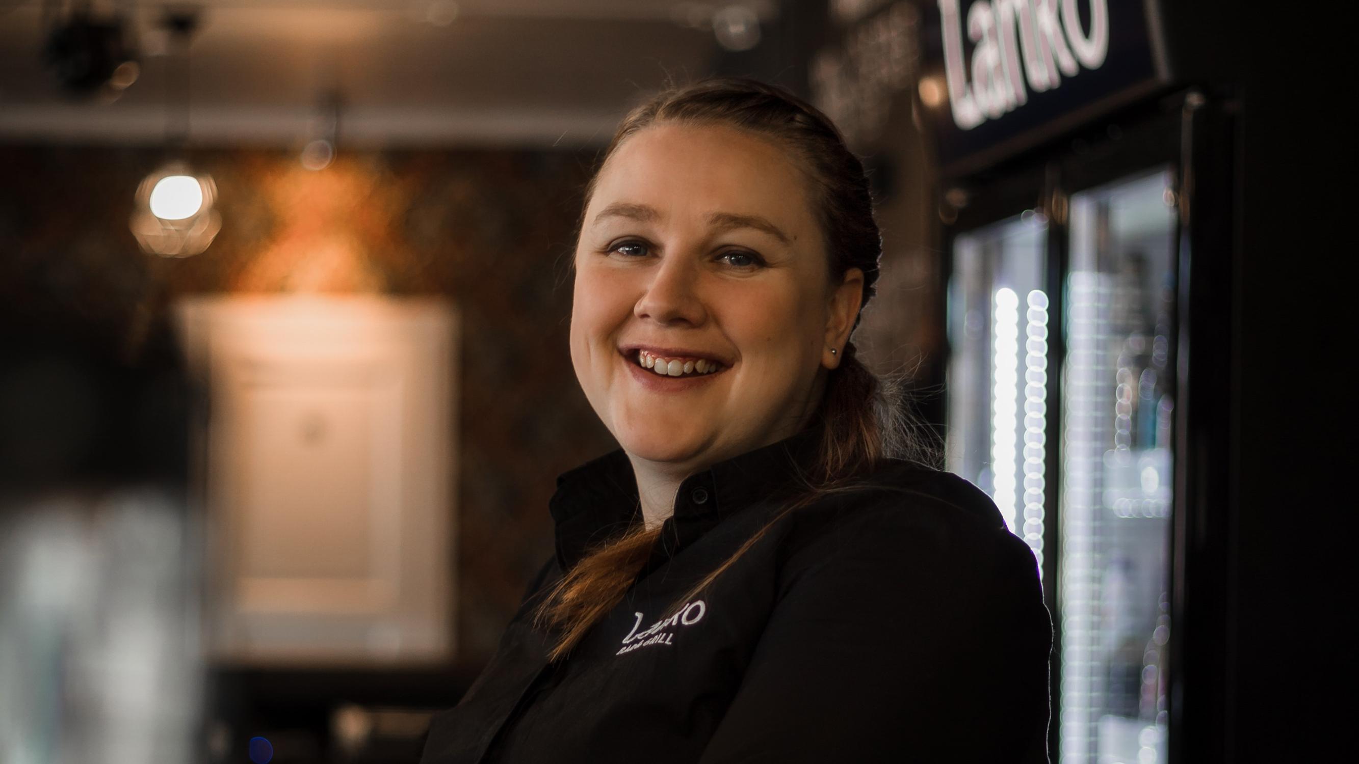 Ravintolarajoitusten kevennys ei poistanut ongelmia, sanoo Ensitreffit alttarilla -ohjelmasta tuttu yrittäjä Anniina Manner