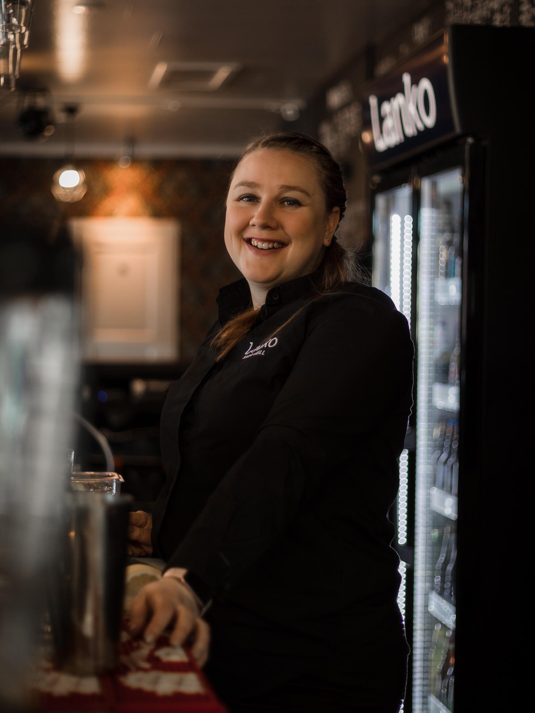 Ravintolarajoitusten kevennys ei poistanut ongelmia, sanoo Ensitreffit alttarilla -ohjelmasta tuttu yrittäjä Anniina Manner