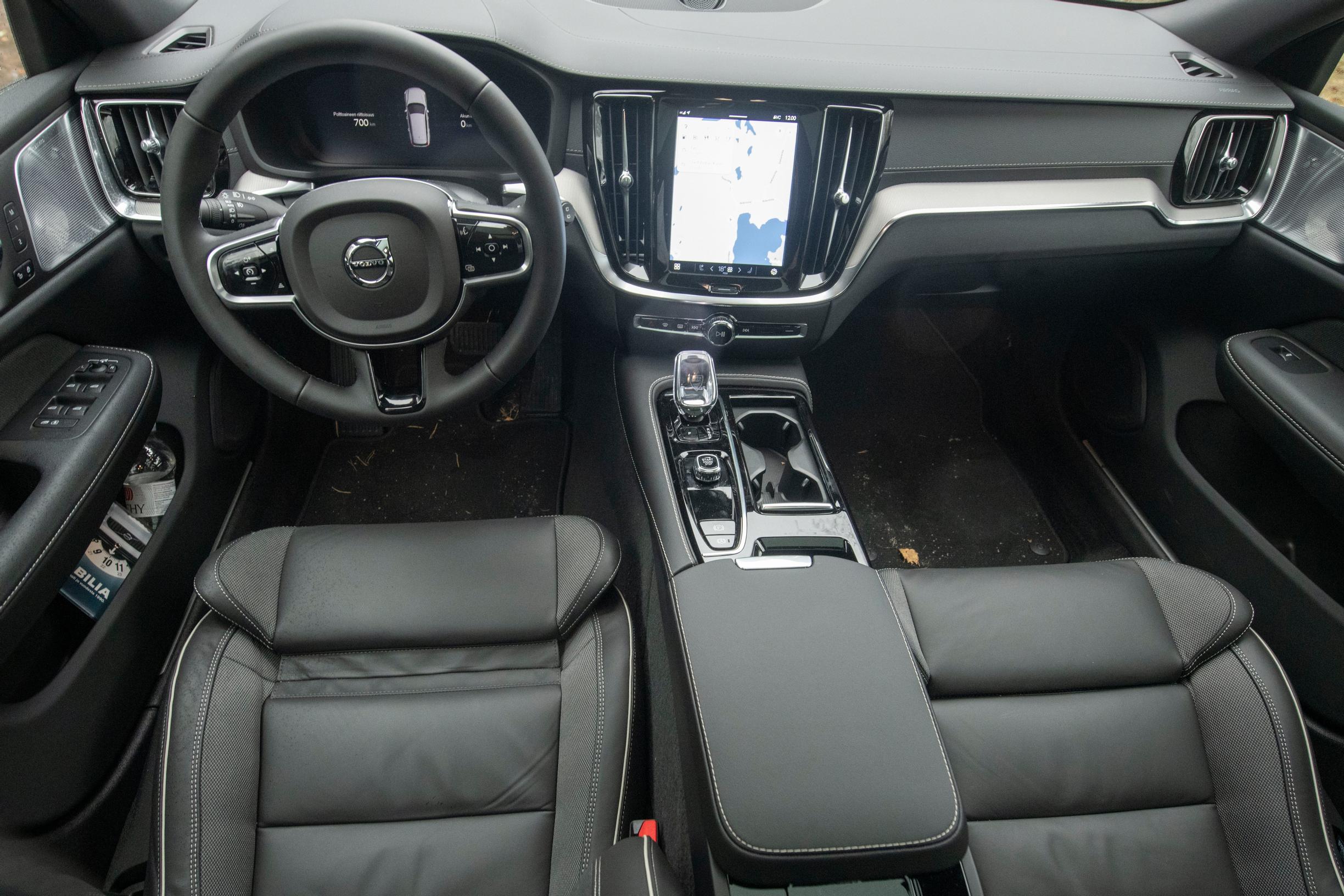 Volvo V60 T8 Long Range Performance ohjaamo