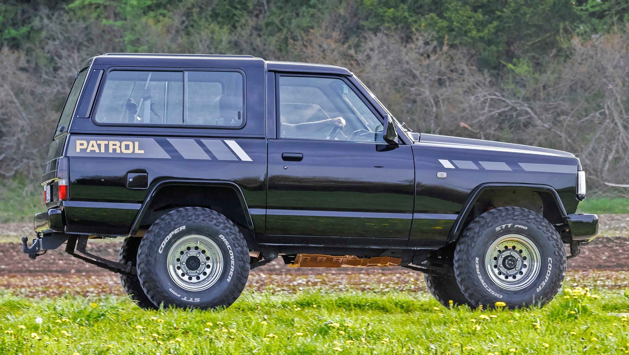 Nissan Patrol | Useimmat Patrolit ovat sitä pidempää mallia, mutta tässä olisi tumppiversio räyhäkkäästi tuunattuna. Nam-nam!